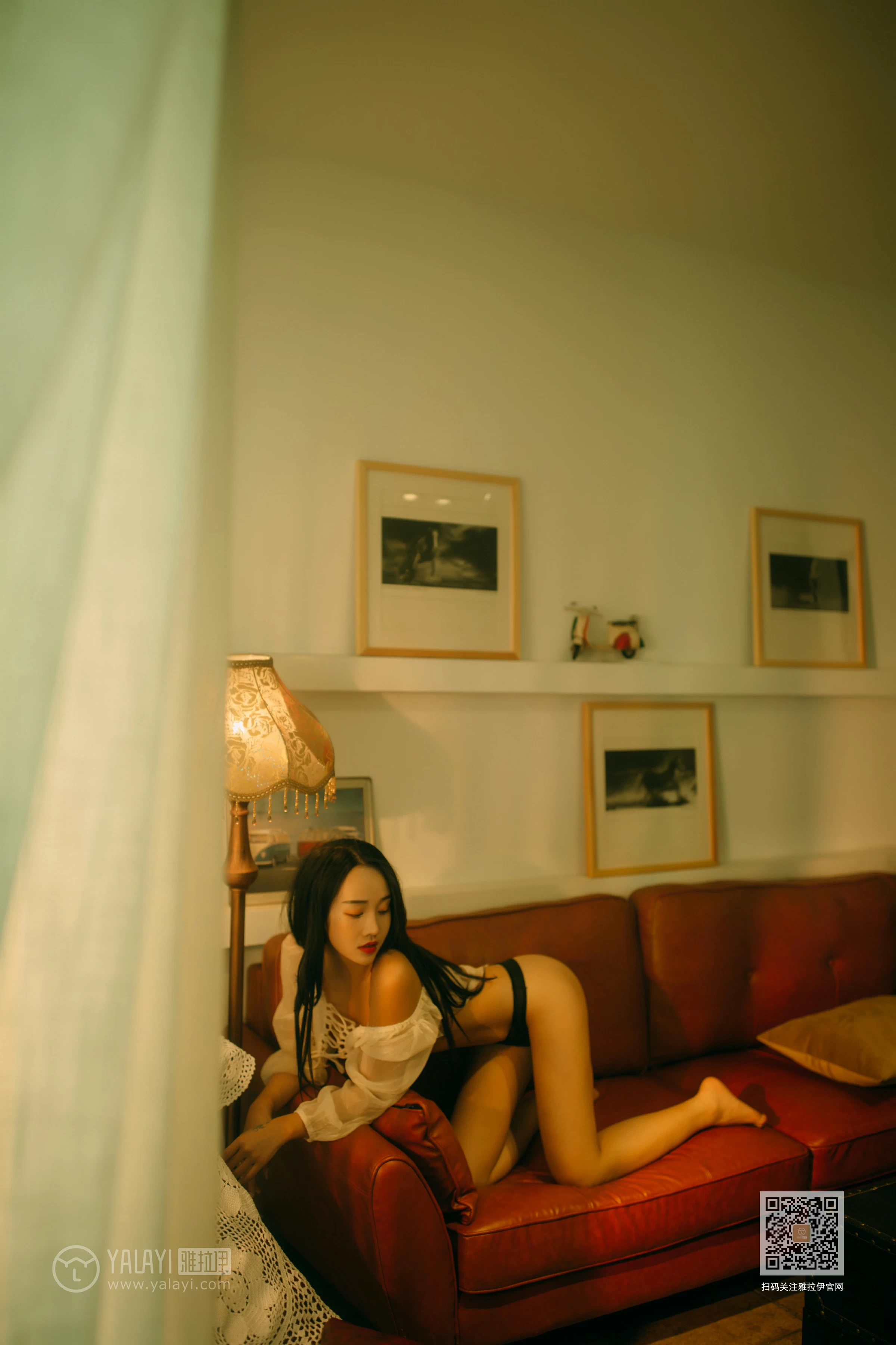 [YALAYI雅拉伊]NO.630 《华灯初上》 优优 白色透视衬衫加红色内衣性感私房写真集第3张