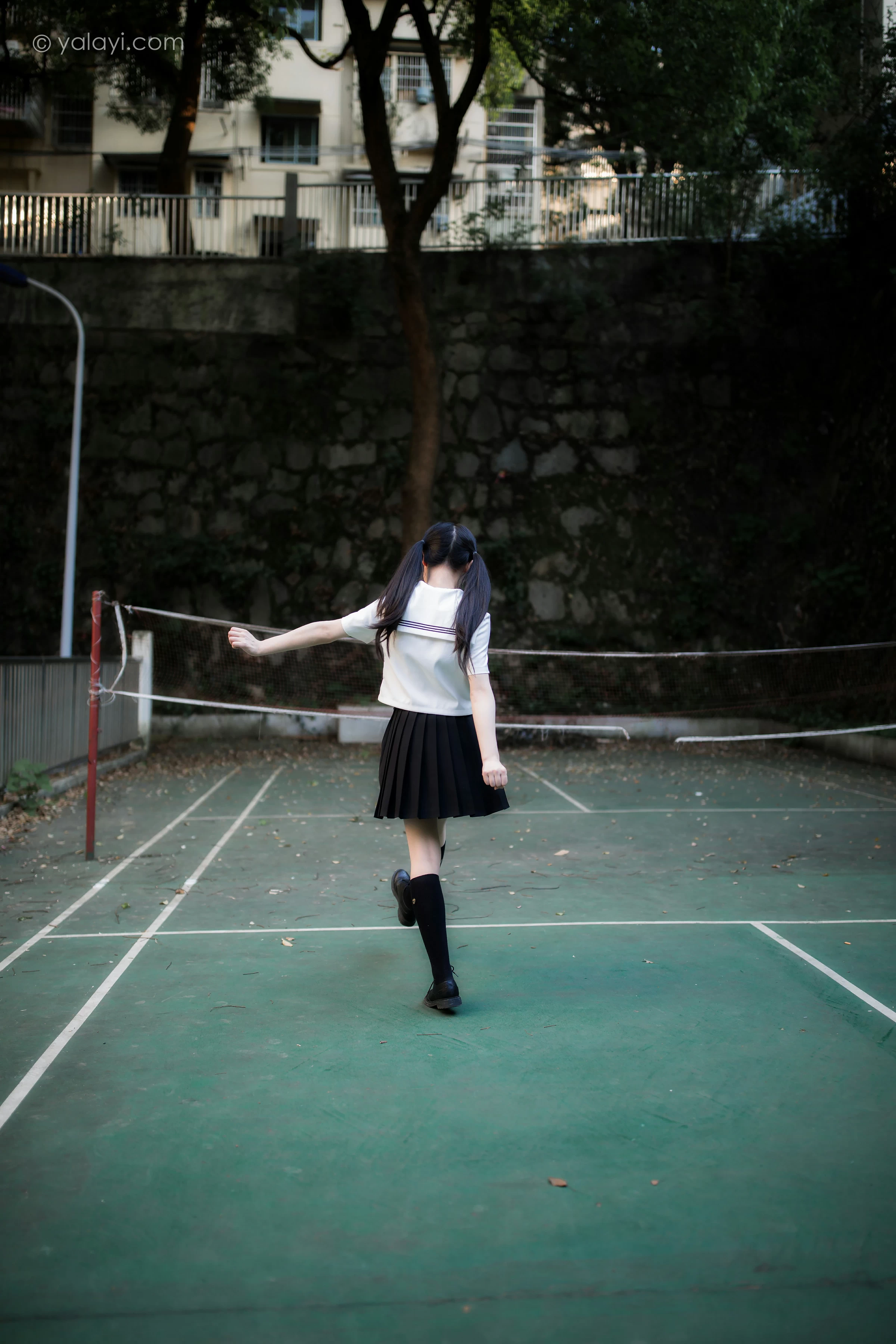 [YALAYI雅拉伊]NO.671 《放学一起走》 妙妙 JK水手制服与短裙加黑丝美腿写真第9张