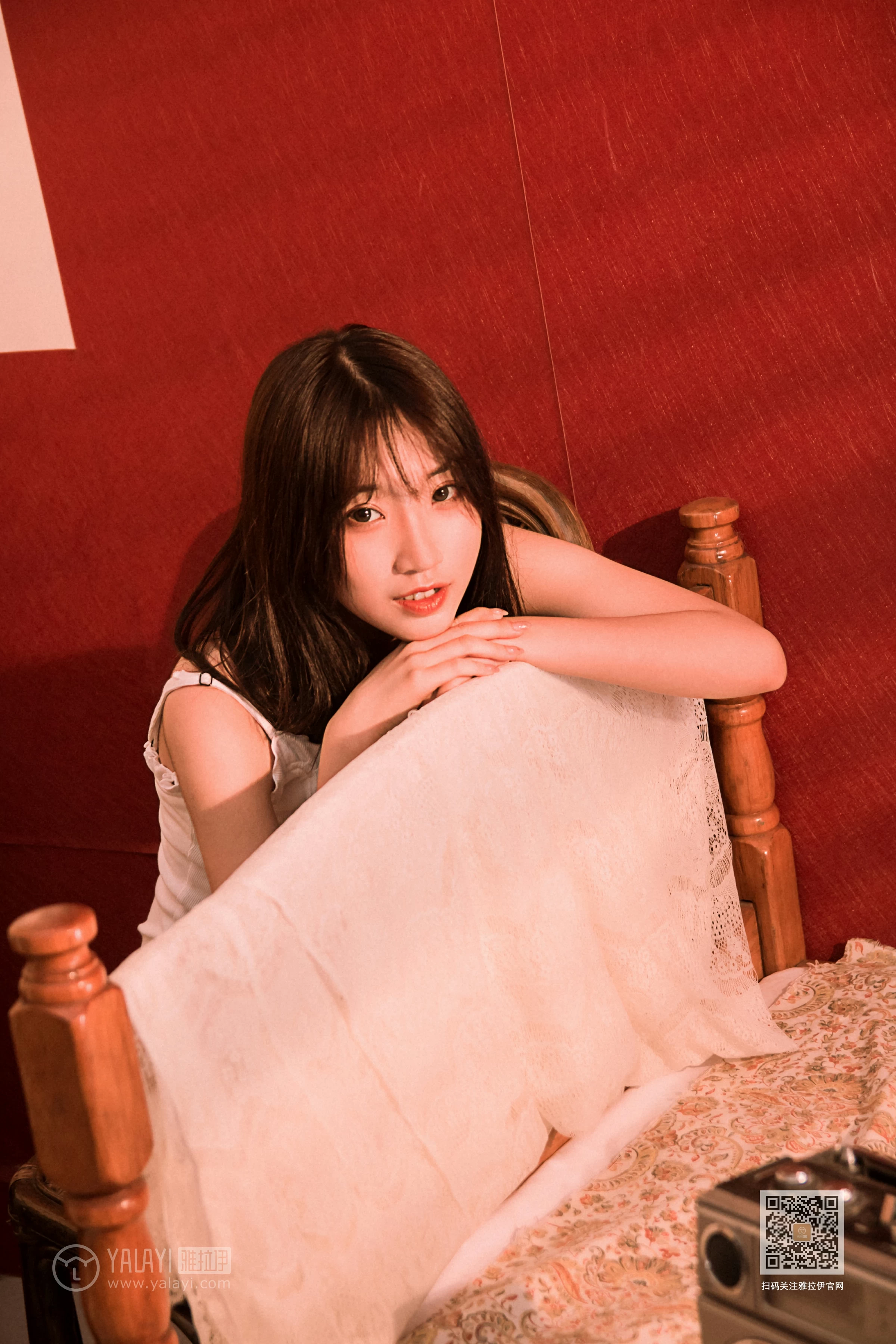 [YALAYI雅拉伊]NO.631 《复古萌妹》 小乔 白色吊带连体内衣性感私房写真集第8张