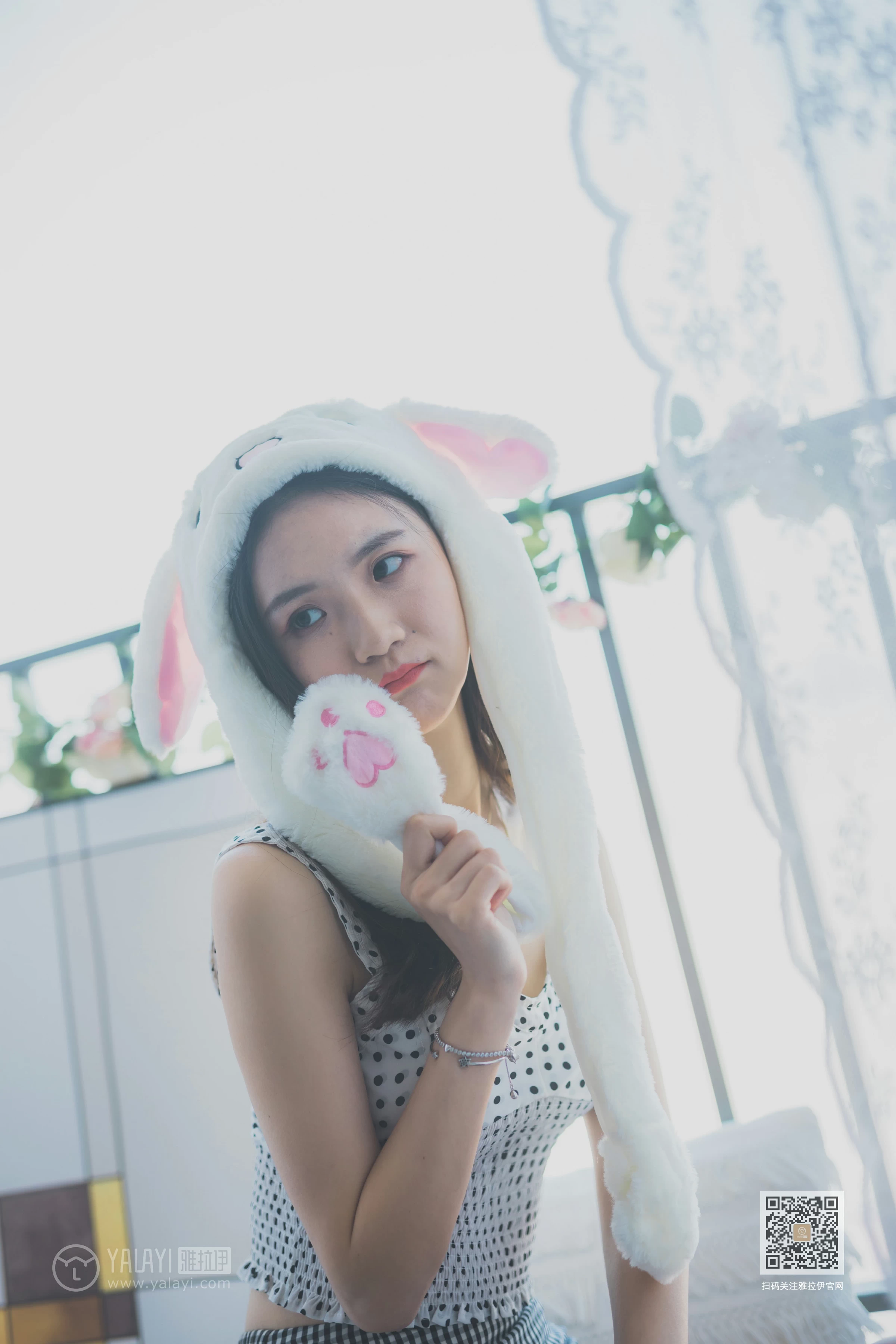 [YALAYI雅拉伊]NO.632 《淘气女友》 尹梦 白色小背心加斑点短裙清纯可爱私房写真集第5张