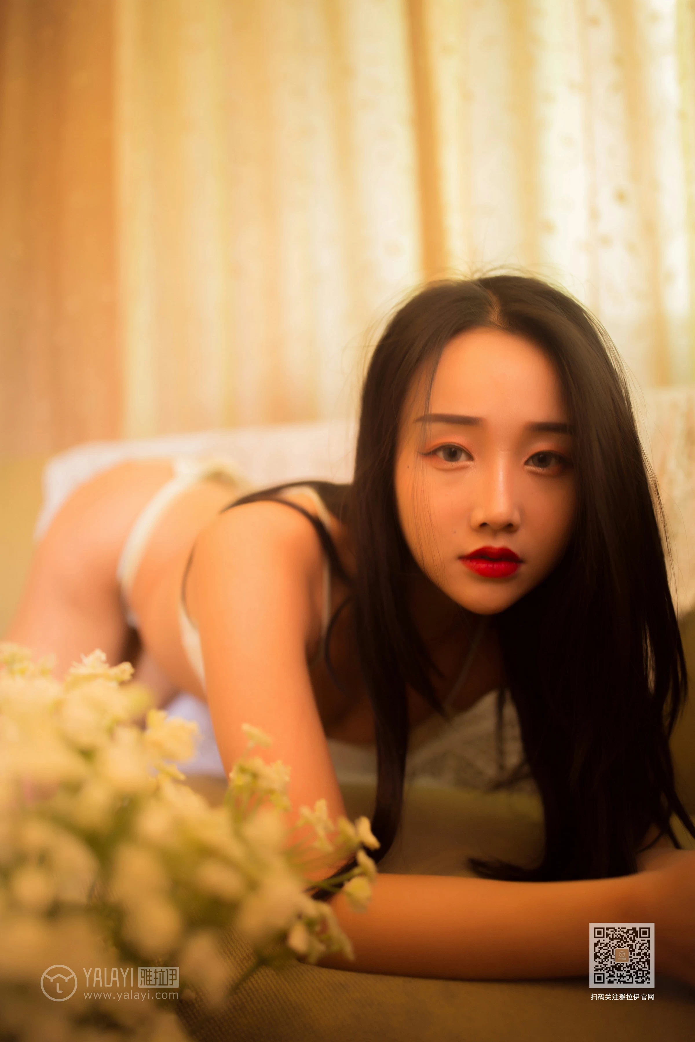 [YALAYI雅拉伊]NO.638 《沙发上的美人》 优优 白色透视蕾丝情趣内衣性感私房写真集第9张