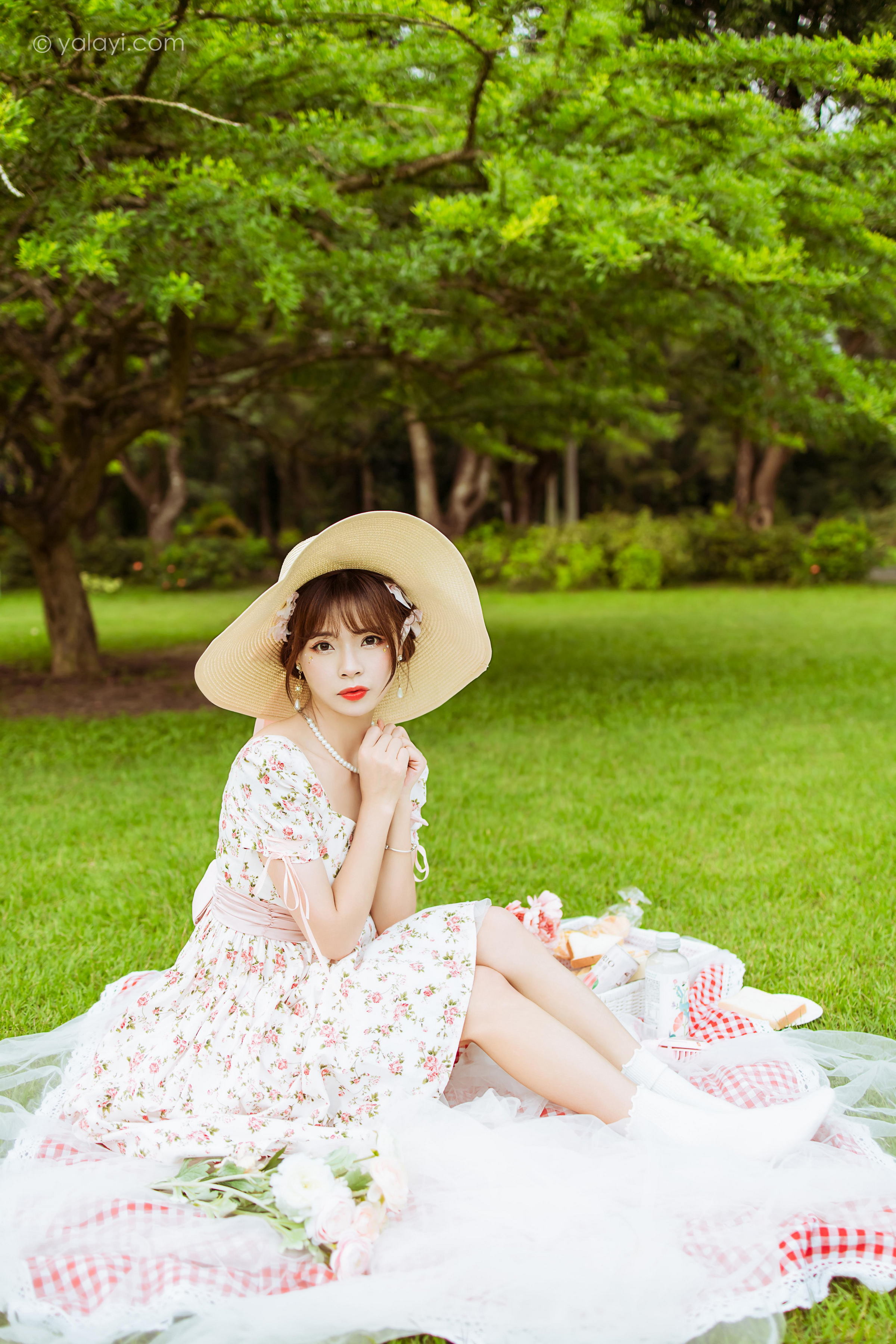[YALAYI雅拉伊]2022.09.15 告白 程小蝶 白色复古连衣裙加白色绵袜清纯写真集第10张