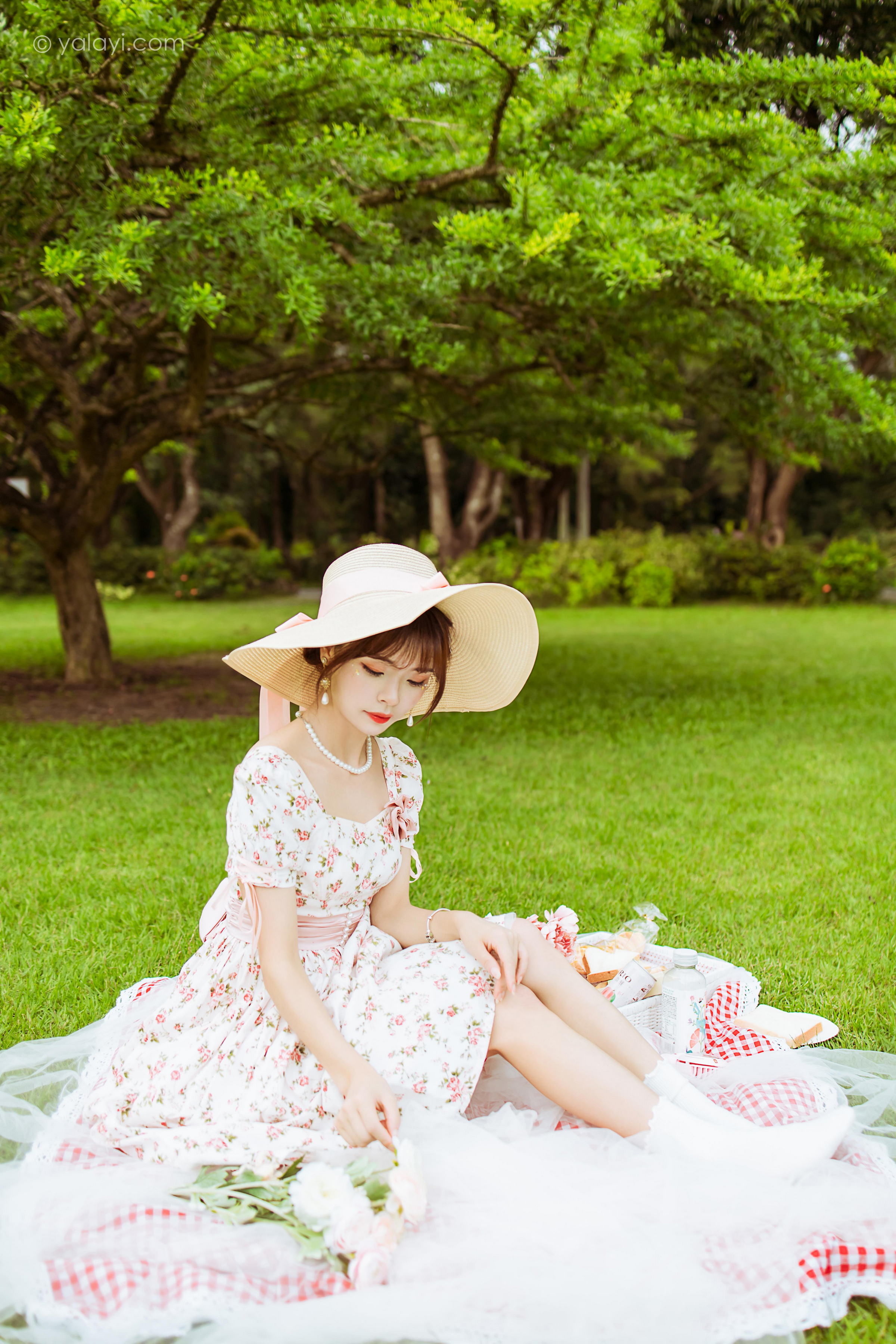 [YALAYI雅拉伊]2022.09.15 告白 程小蝶 白色复古连衣裙加白色绵袜清纯写真集第10张