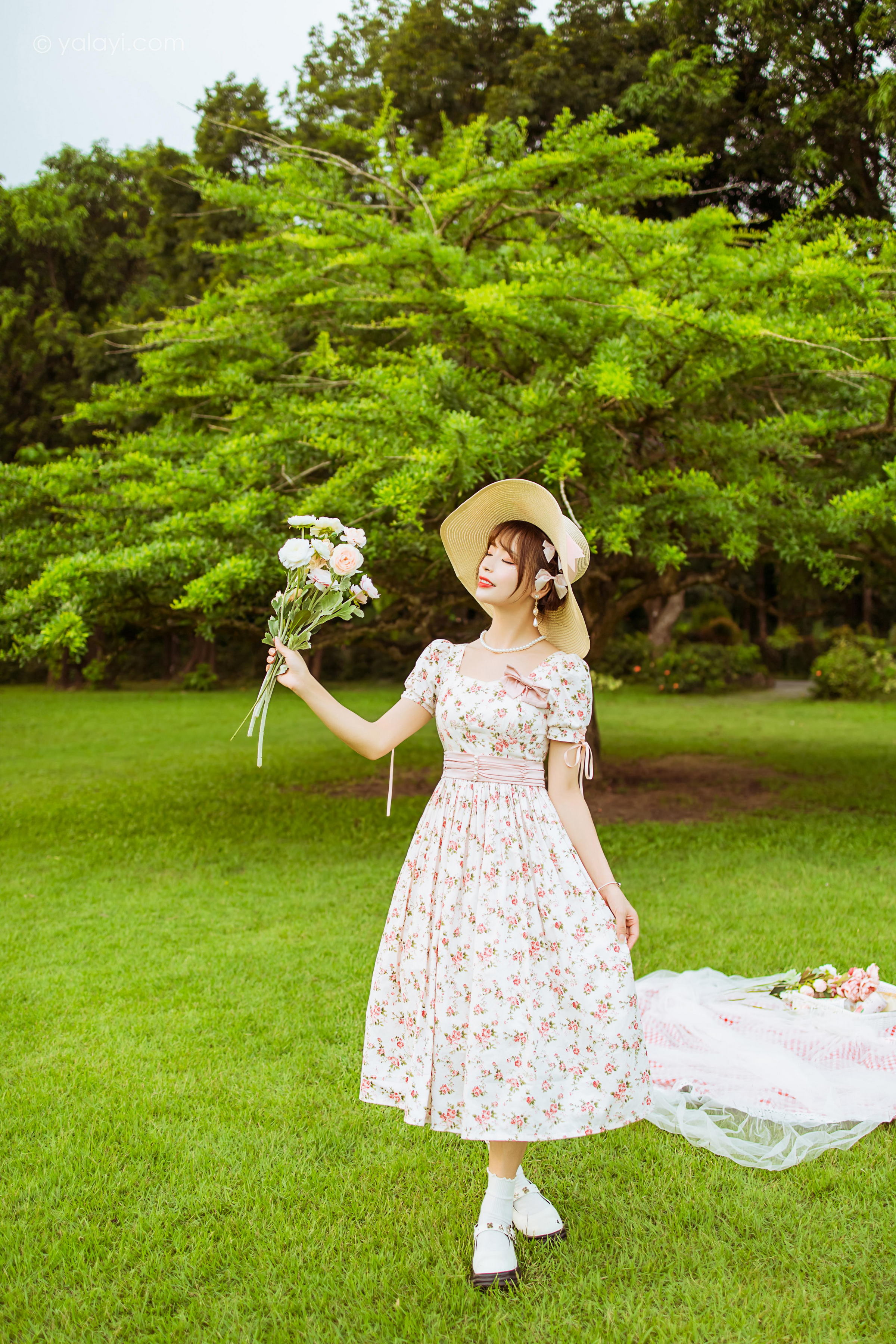[YALAYI雅拉伊]2022.09.15 告白 程小蝶 白色复古连衣裙加白色绵袜清纯写真集第7张