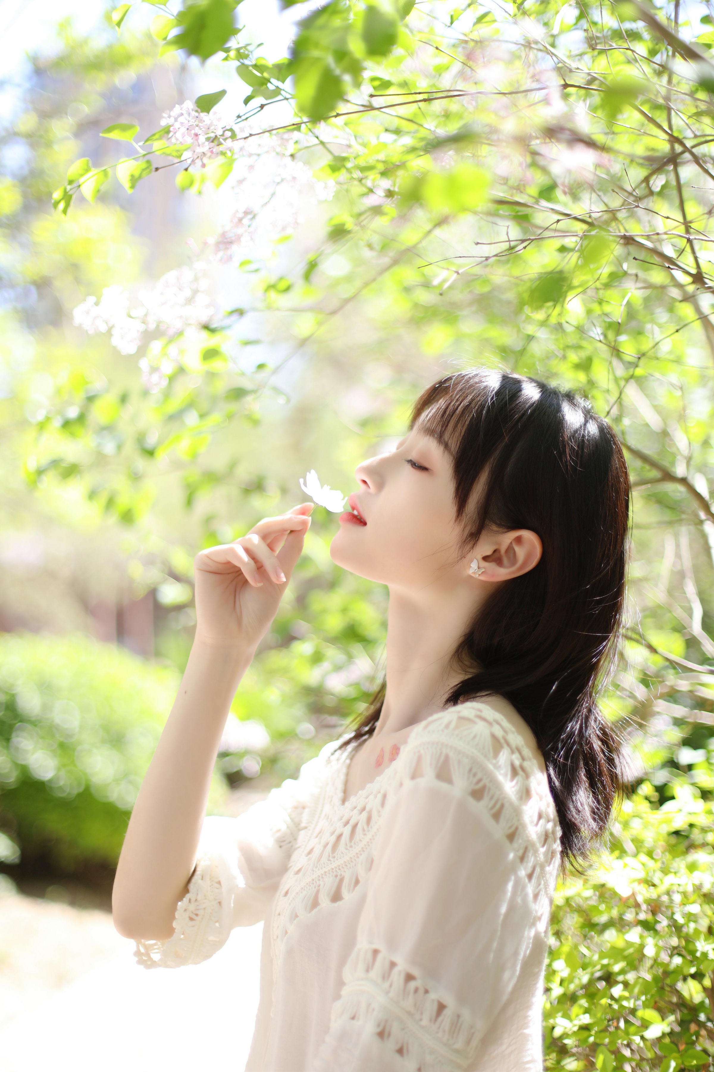 [YALAYI雅拉伊]2022.09.22 光晕 京京 白色镂空连衣裙加粉色长裙清纯写真集第2张