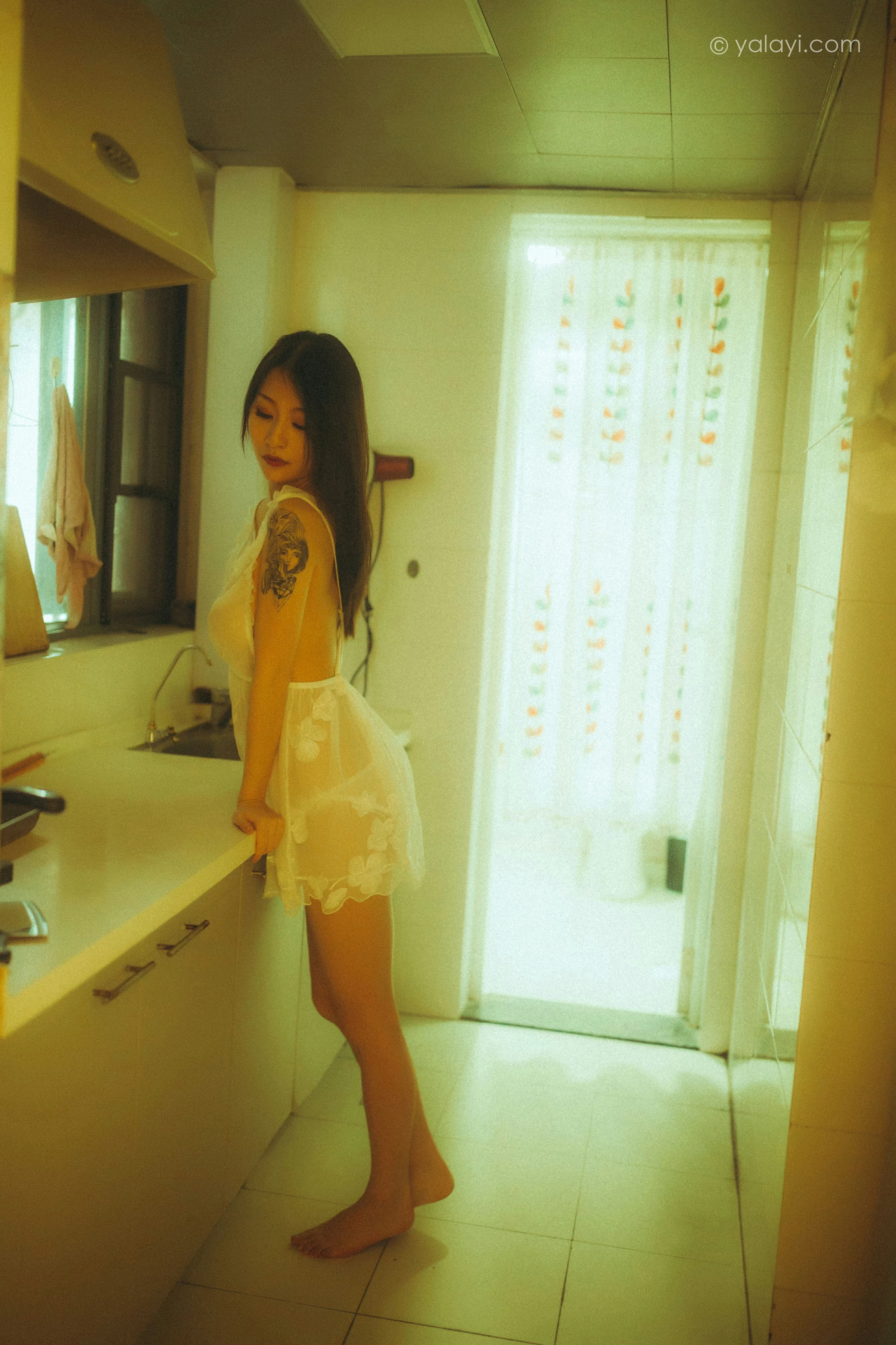 [YALAYI雅拉伊]NO.754 迷情公寓 婉儿 白色透视睡衣裙与连体镂空情趣内衣性感私房写真集第6张