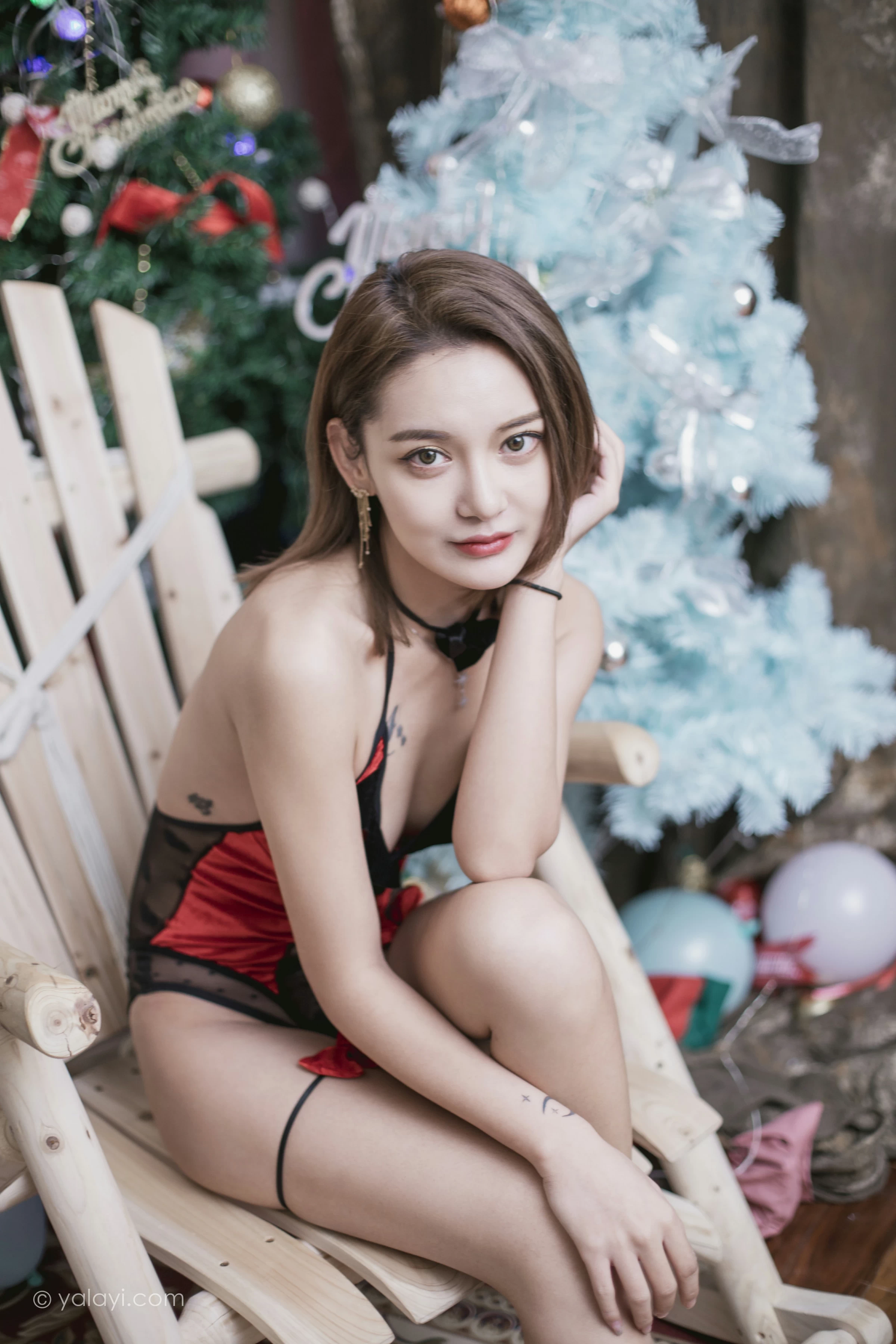 [YALAYI雅拉伊]NO.741 《一起圣诞》 梓杨 白色透视情趣婚纱与红色塑身内衣性感私房写真集第9张