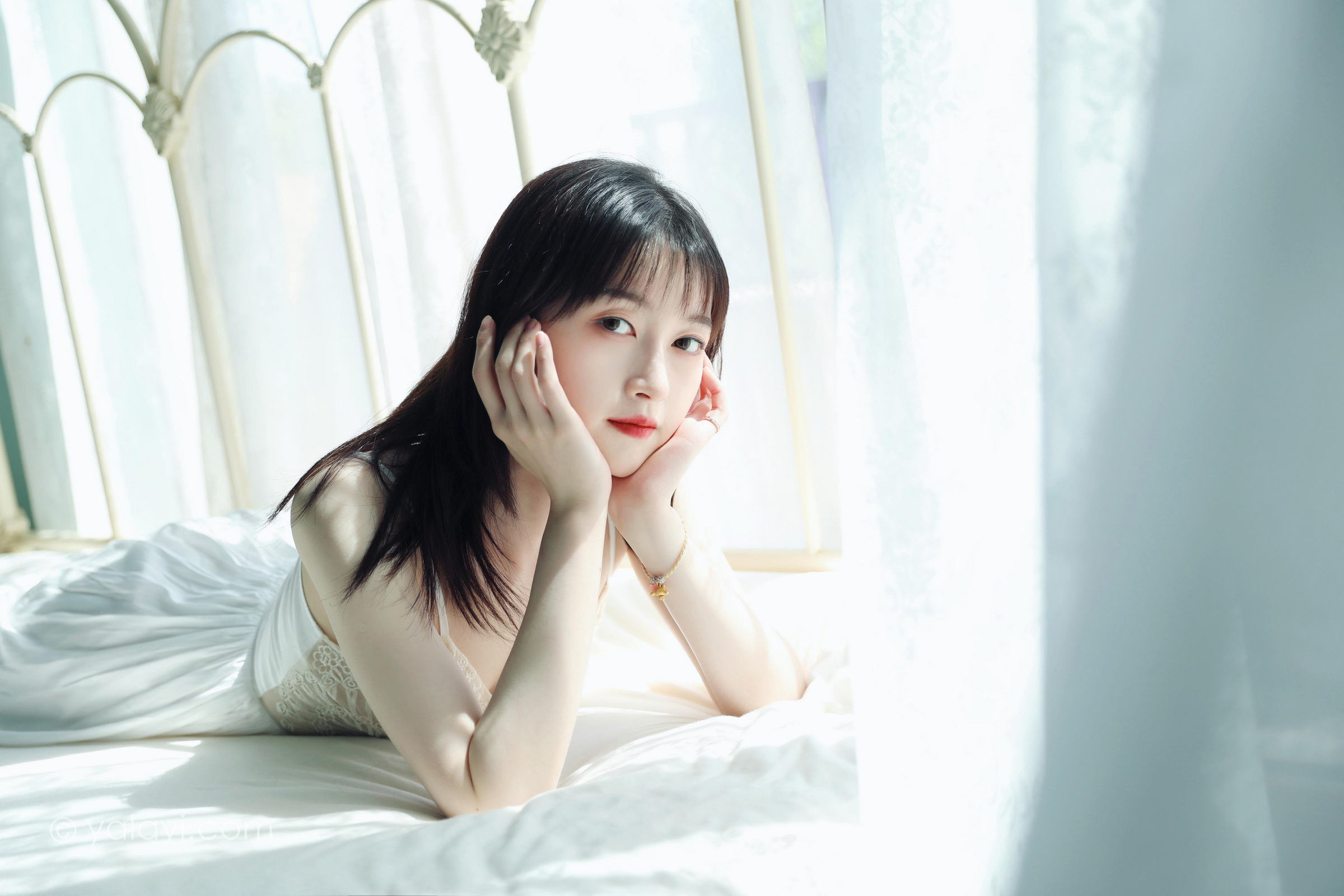 [YALAYI雅拉伊]2022.07.16 唤 京京 白色吊带蕾丝连衣裙居家清纯写真集第12张