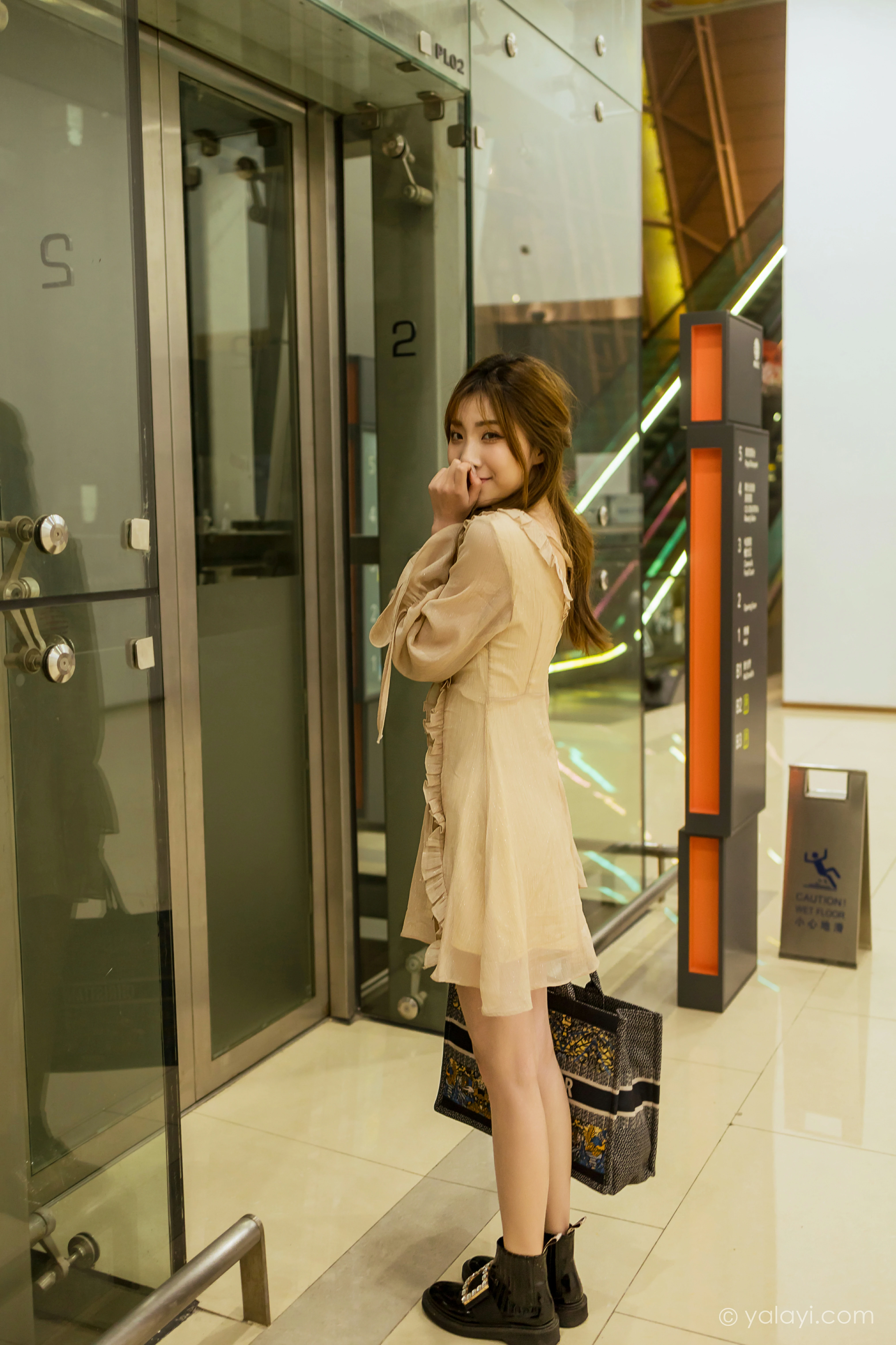 [YALAYI雅拉伊]NO.782 牵你的手 小乔 粉色透视连衣裙清纯可爱写真集第5张