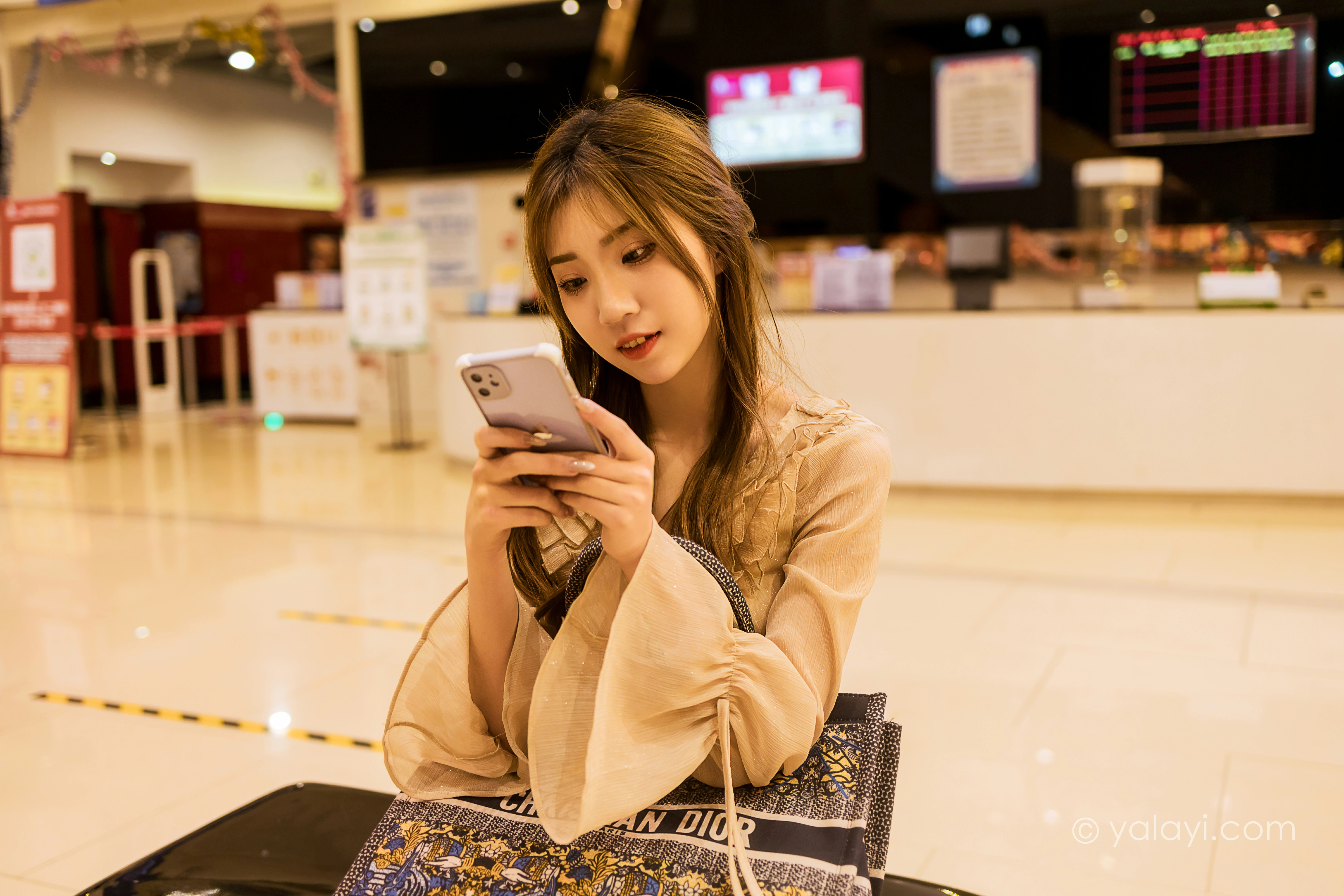 [YALAYI雅拉伊]NO.782 牵你的手 小乔 粉色透视连衣裙清纯可爱写真集第9张