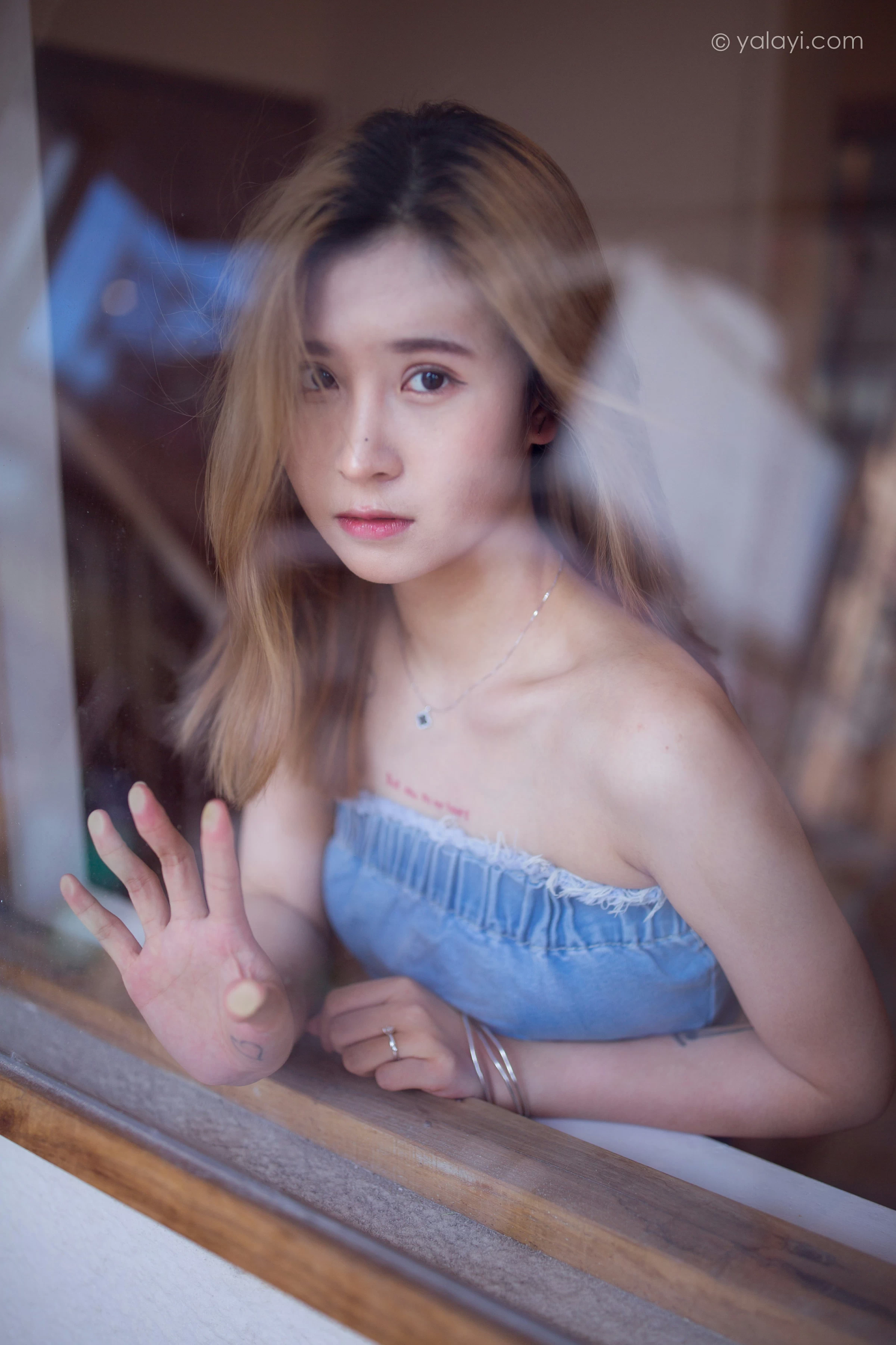 [YALAYI雅拉伊]NO.703 《那时在午后》 梦涵 牛仔抹胸连衣裙居家私房写真集第15张