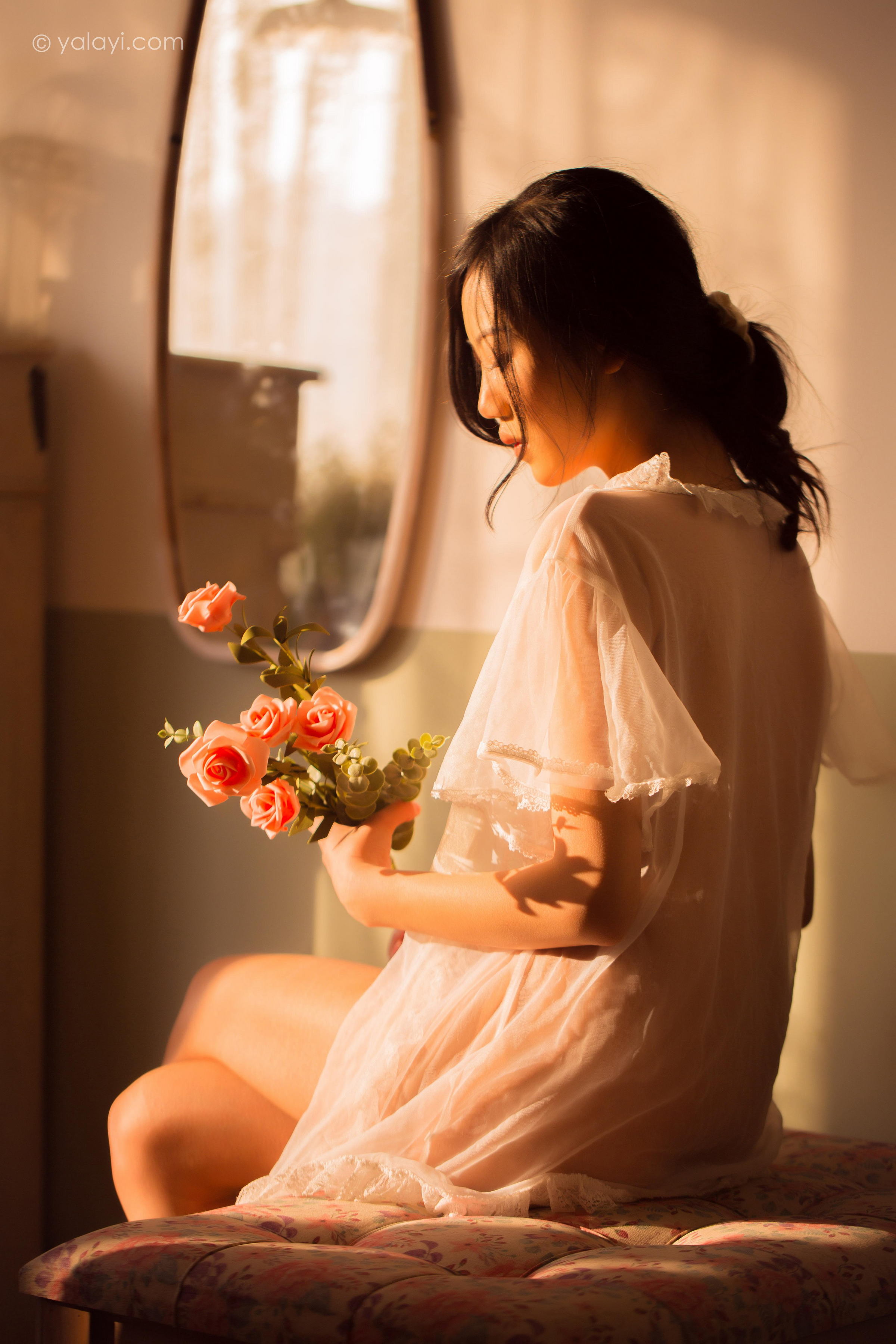 [YALAYI雅拉伊]2022.08.01 暂时的花儿 橘子 白色透视抹胸连衣裙居家性感私房写真集第14张