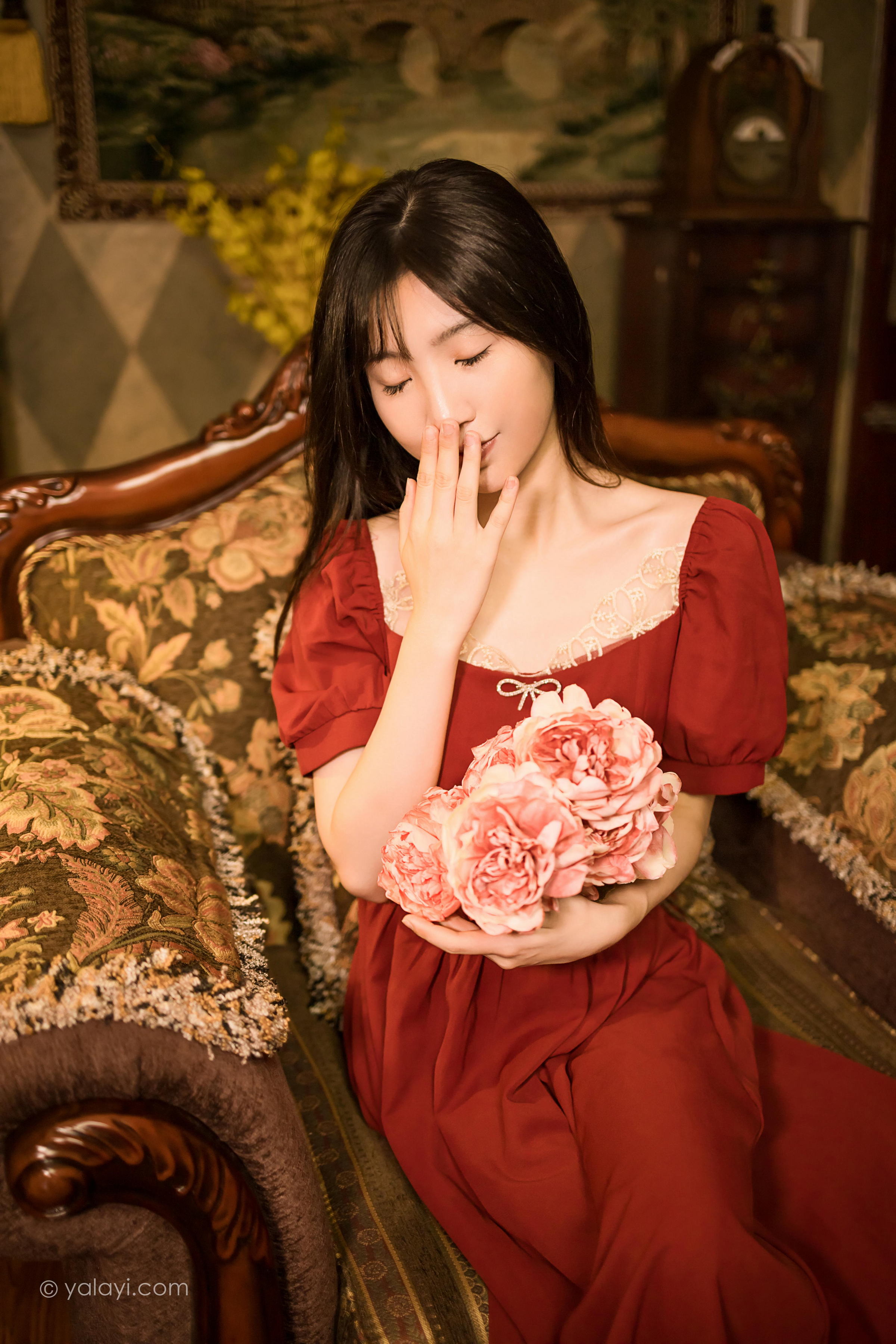 [YALAYI雅拉伊]2022.07.24 永不凋零 小乔 红色短袖连衣裙居家清纯写真集第14张