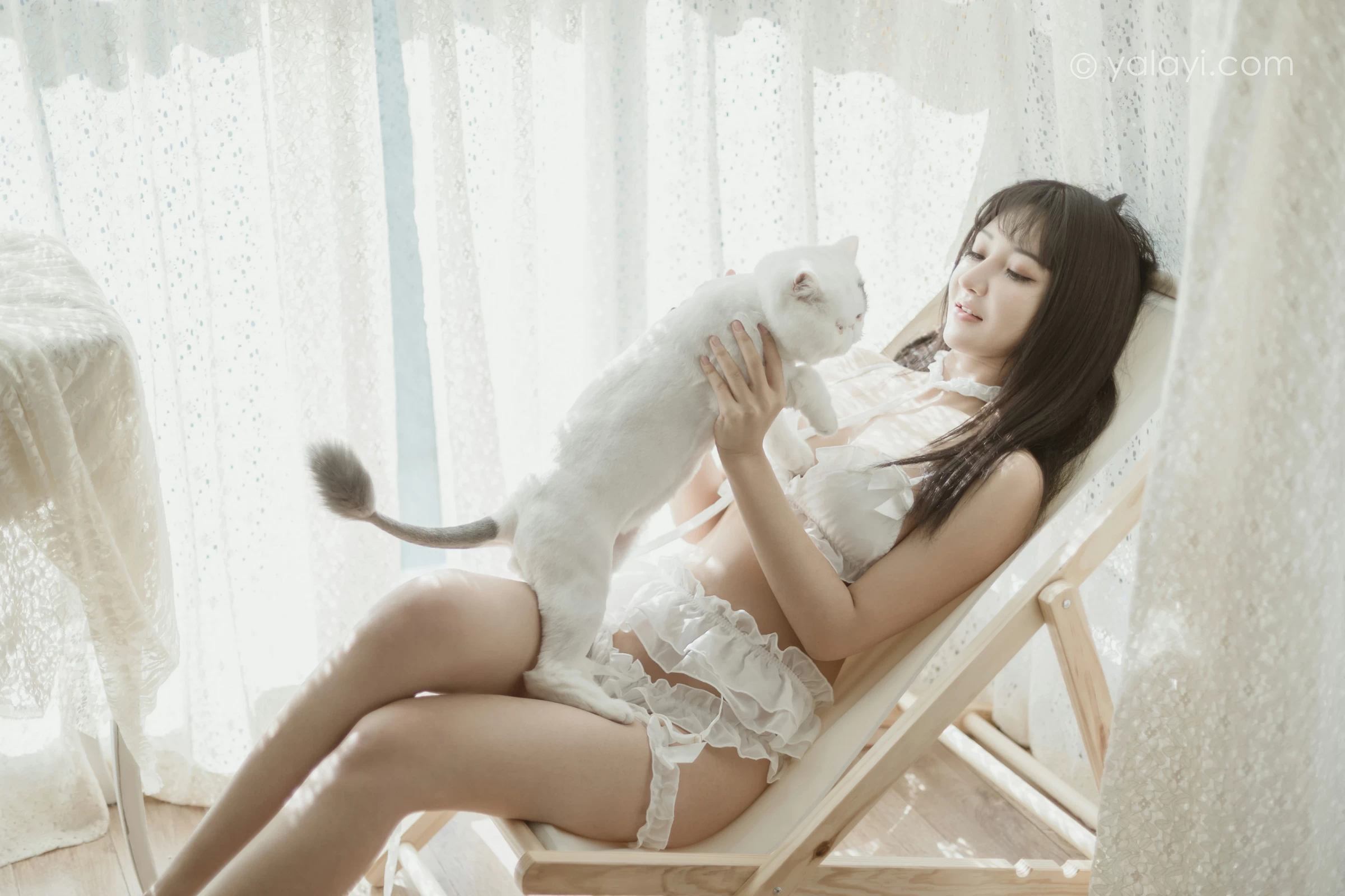 [YALAYI雅拉伊]NO.704 《猫娘》 韩熙 白色情趣内衣性感私房写真集第9张