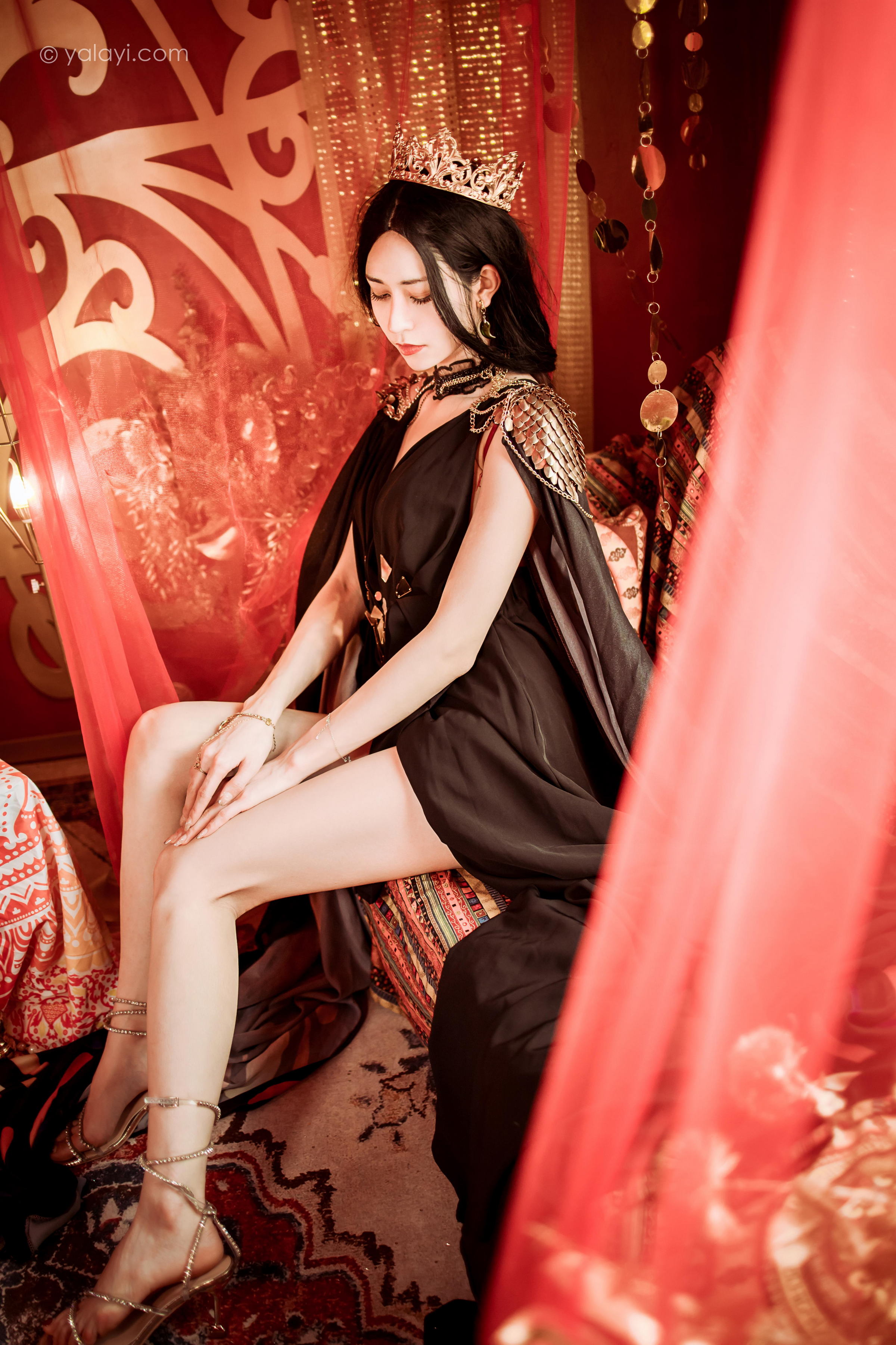 [YALAYI雅拉伊]2022.07.29 鬼刀公主 陈若冰 黑色披肩加黑色深V情趣礼服裙性感私房写真集第9张