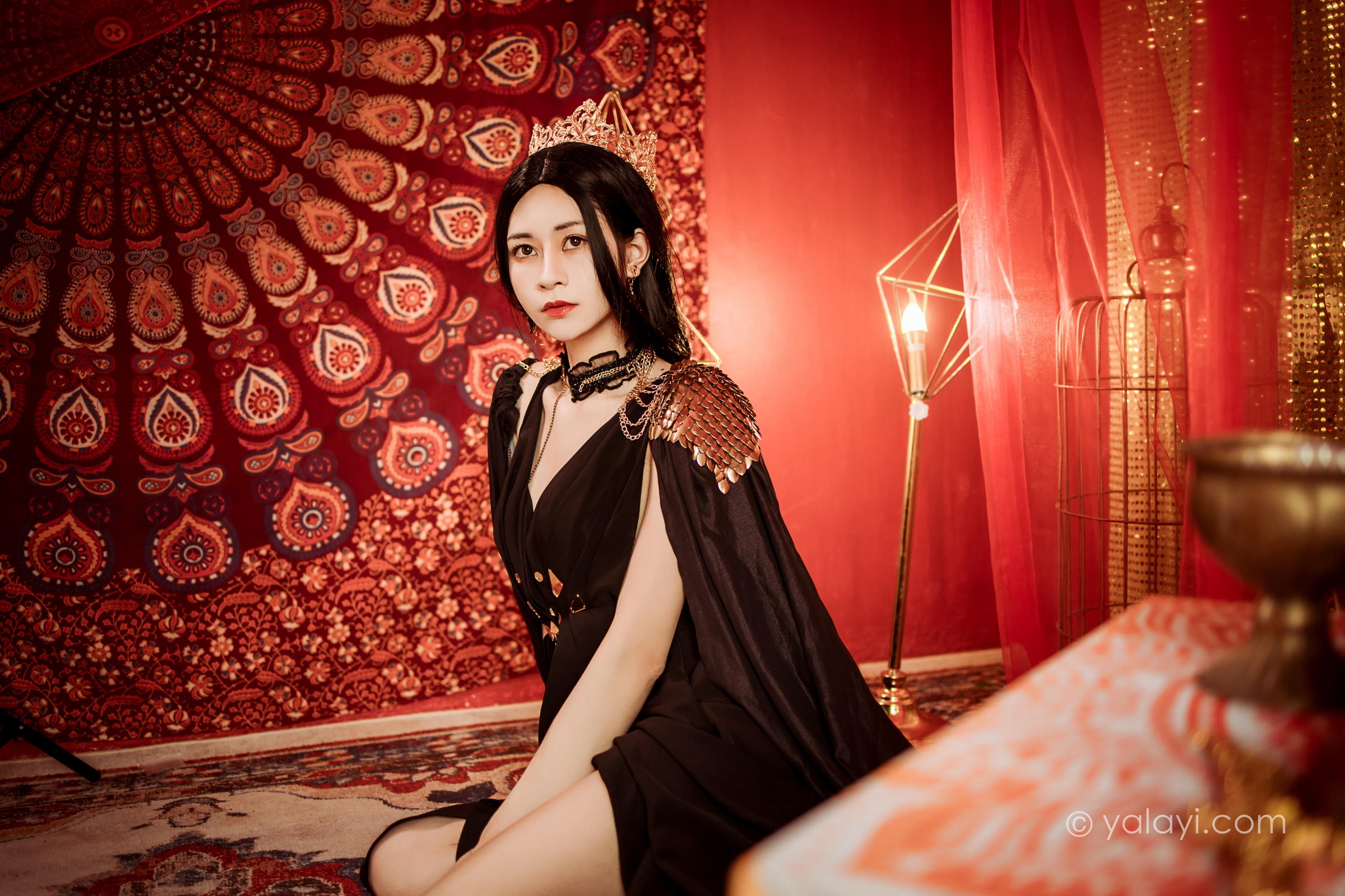 [YALAYI雅拉伊]2022.07.29 鬼刀公主 陈若冰 黑色披肩加黑色深V情趣礼服裙性感私房写真集第4张