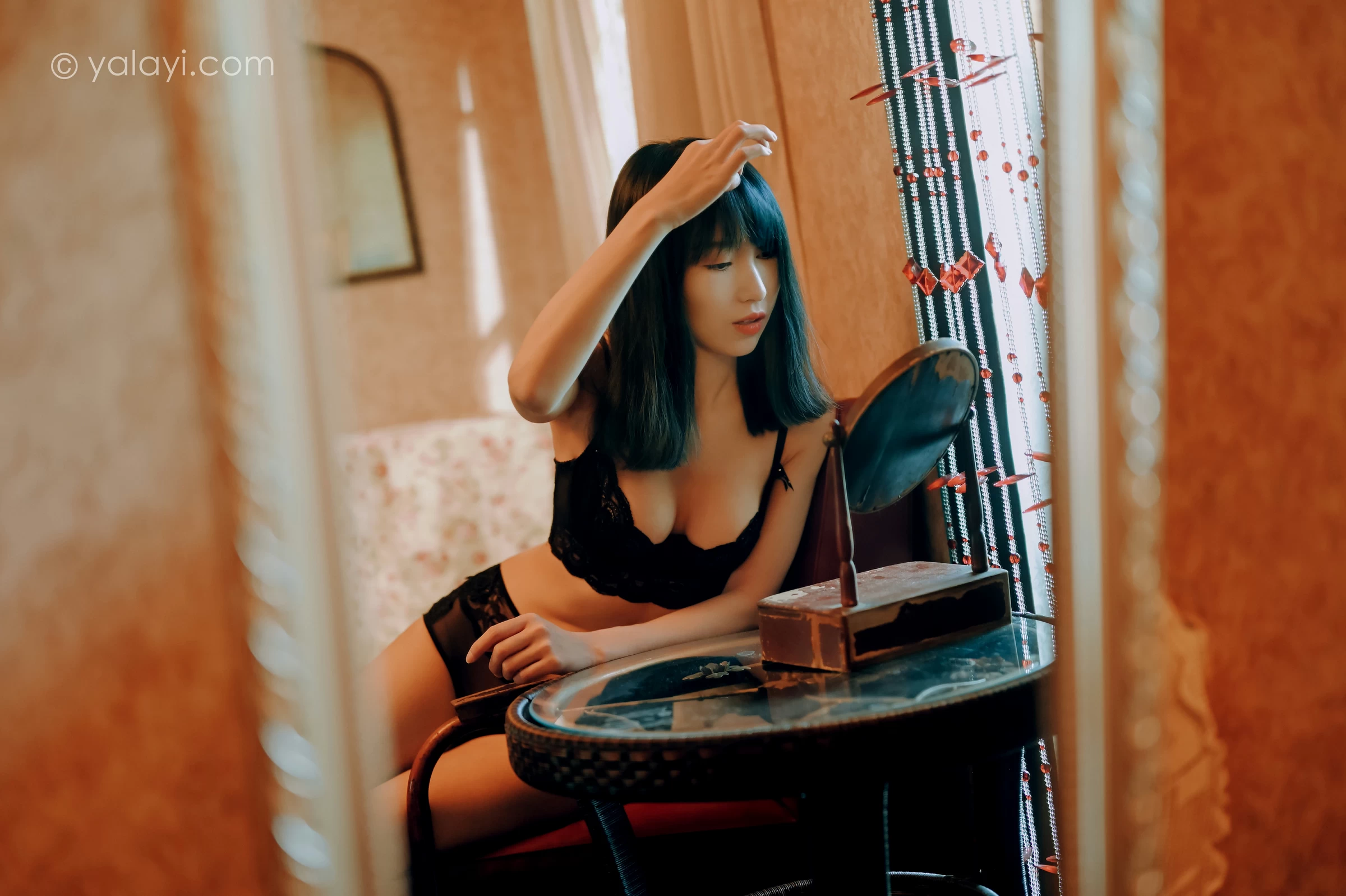 [YALAYI雅拉伊]NO.662 《窗内心语》 田也 黑色蕾丝内衣居家性感私房写真集第6张