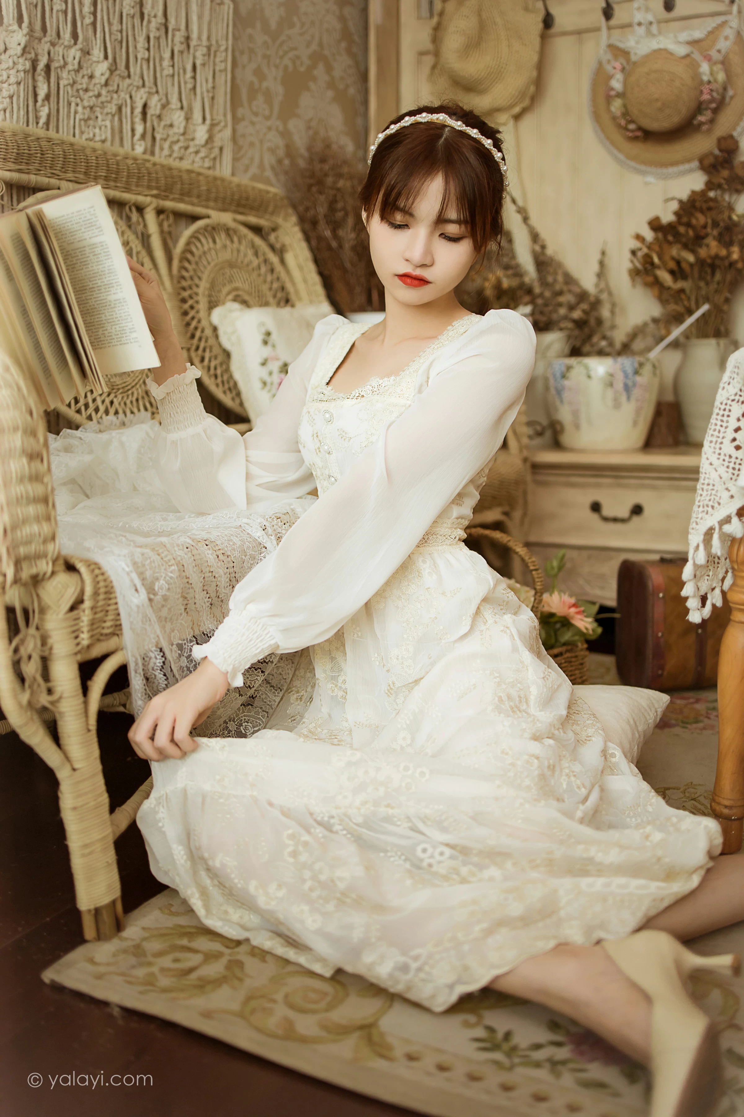 [YALAYI雅拉伊]2021.11.29 花白裙 茹莎 白色休闲蕾丝连衣裙居家性感写真集第6张