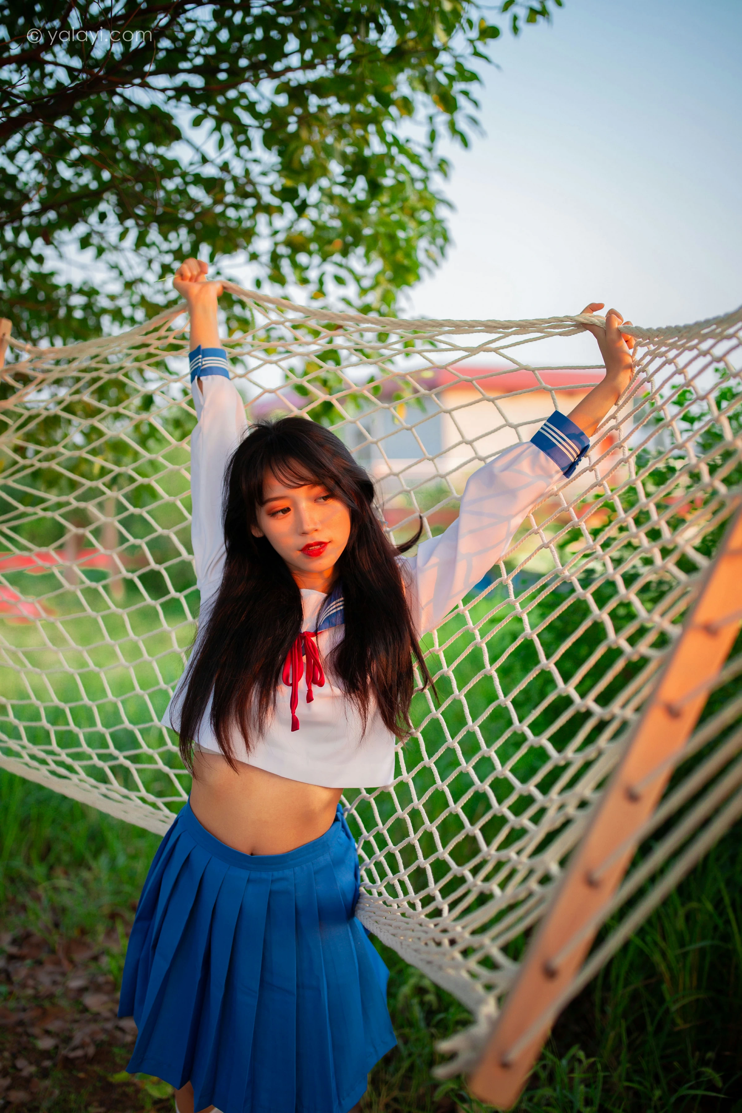 [YALAYI雅拉伊]NO.724 《秋意浓》 丽雅 JK水手制服与短裙加白色丝袜美腿私房写真集第8张