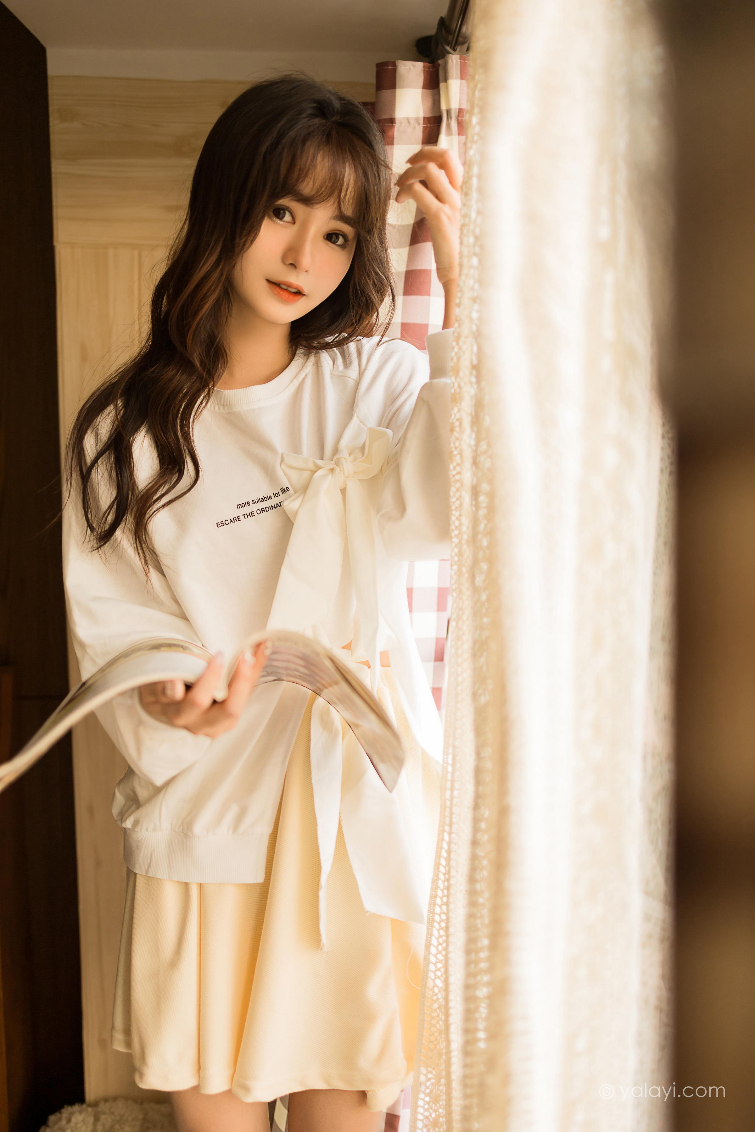 [YALAYI雅拉伊]2022.05.07 快乐加倍 小亭 白色礼服衬衫加短裙清纯写真集第13张