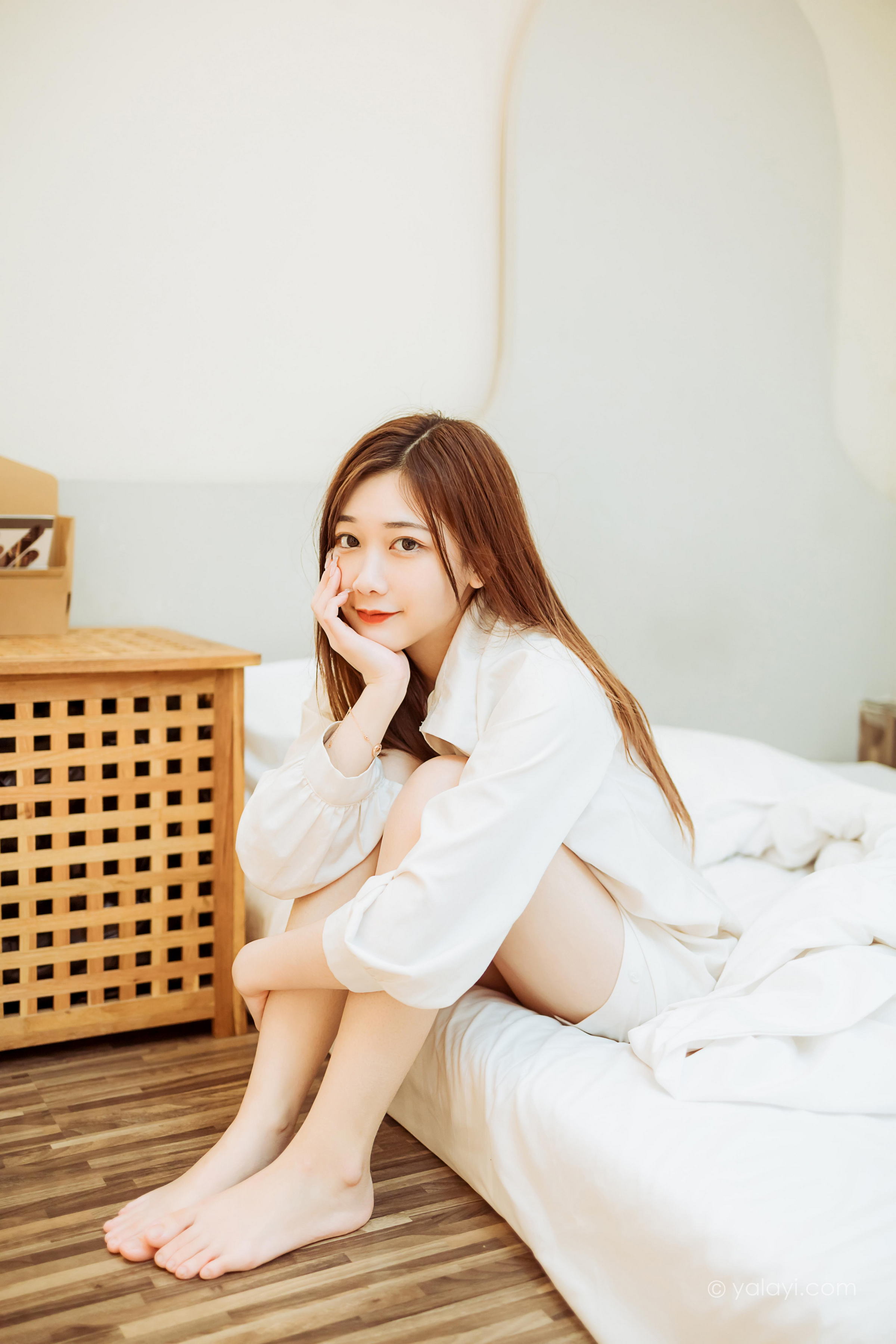 [YALAYI雅拉伊]2022.04.15 珍惜每一天 夜夜 白色男友式衬衫居家性感私房写真集第14张