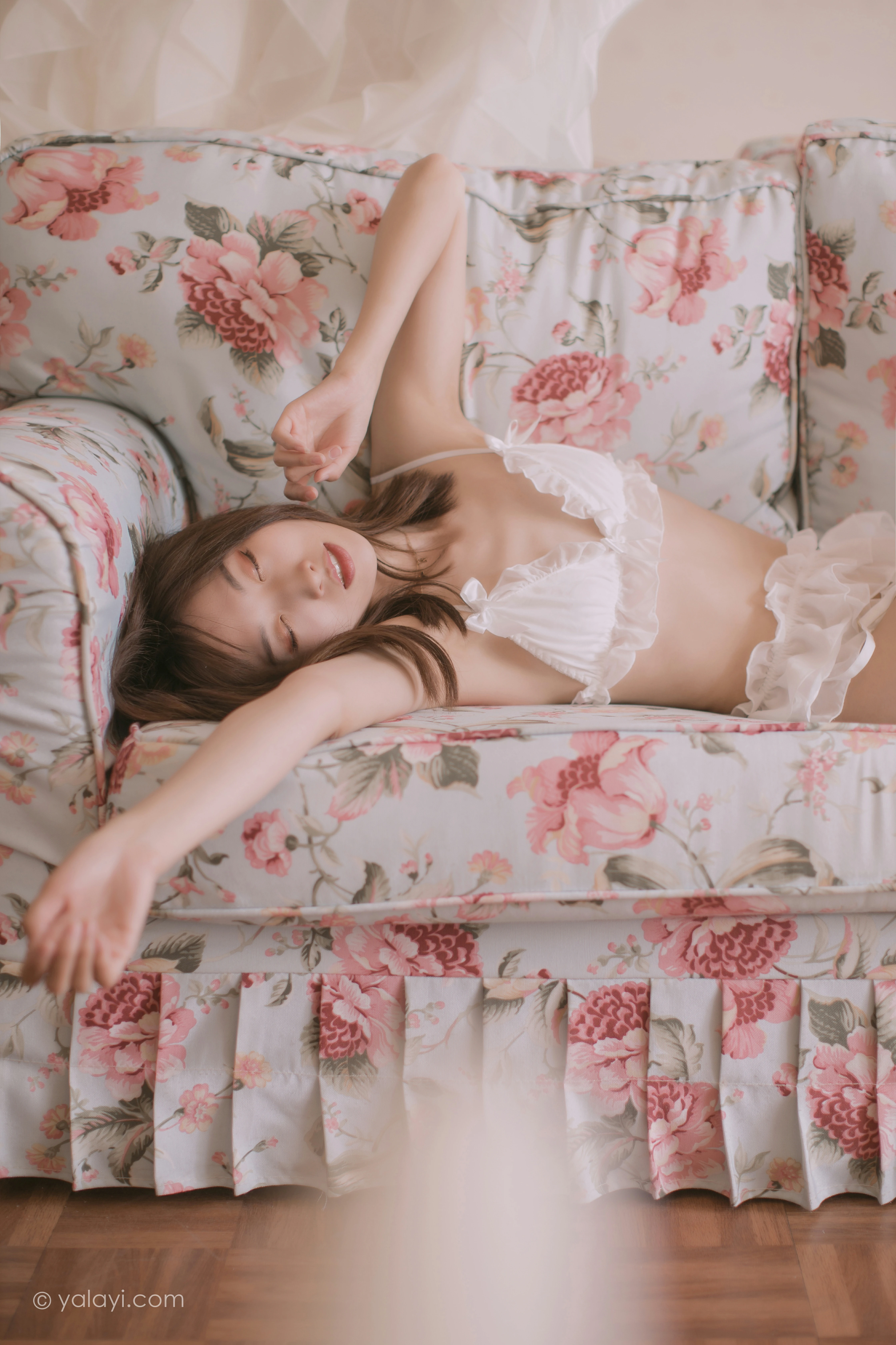 [YALAYI雅拉伊]NO.784 花香的午后 佳佳 白色透视情趣内衣性感私房写真集第14张