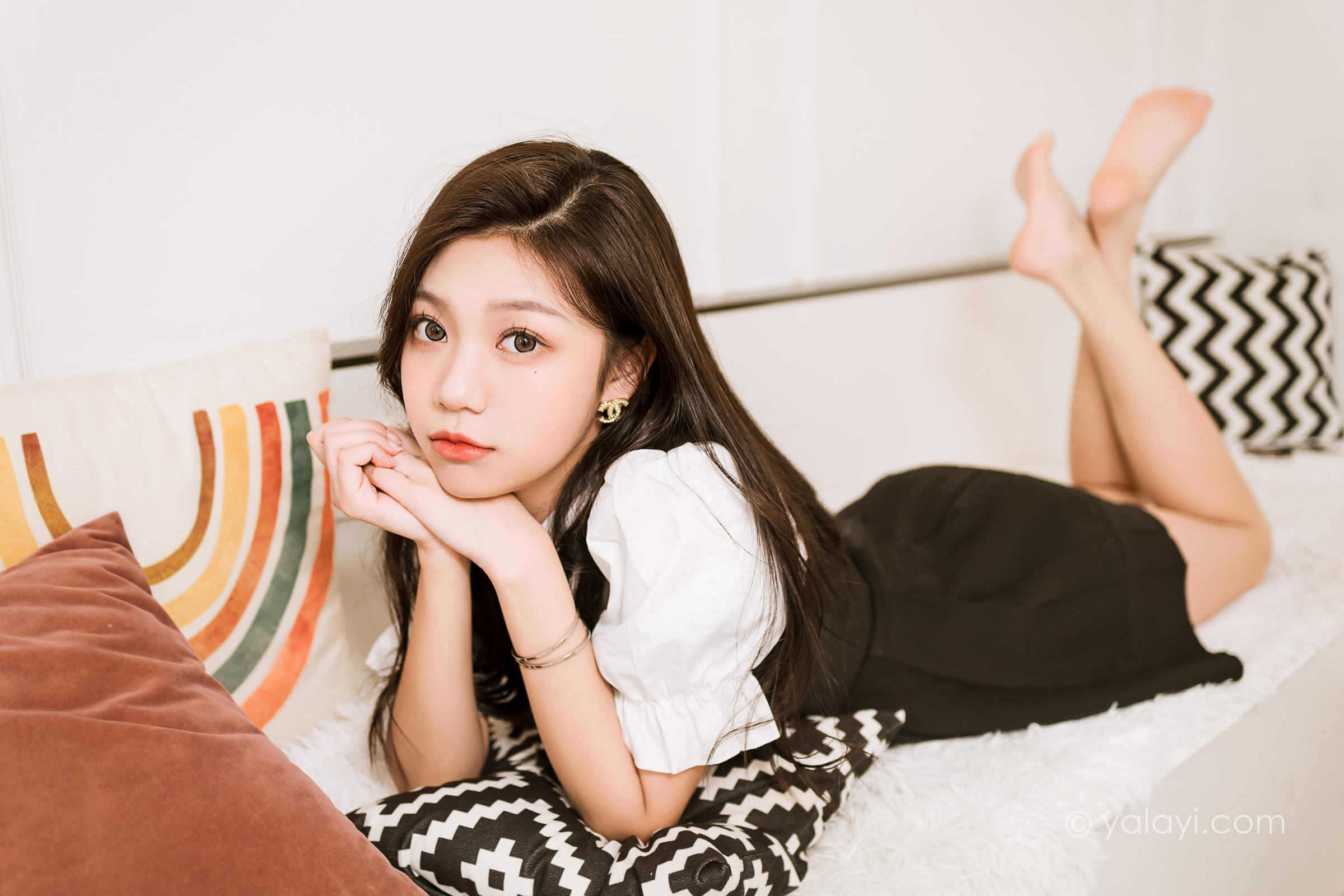 [YALAYI雅拉伊]2022.06.22 一生欢喜 梓瑶 黑色JK制服裙加白色衬衫清纯写真集第12张