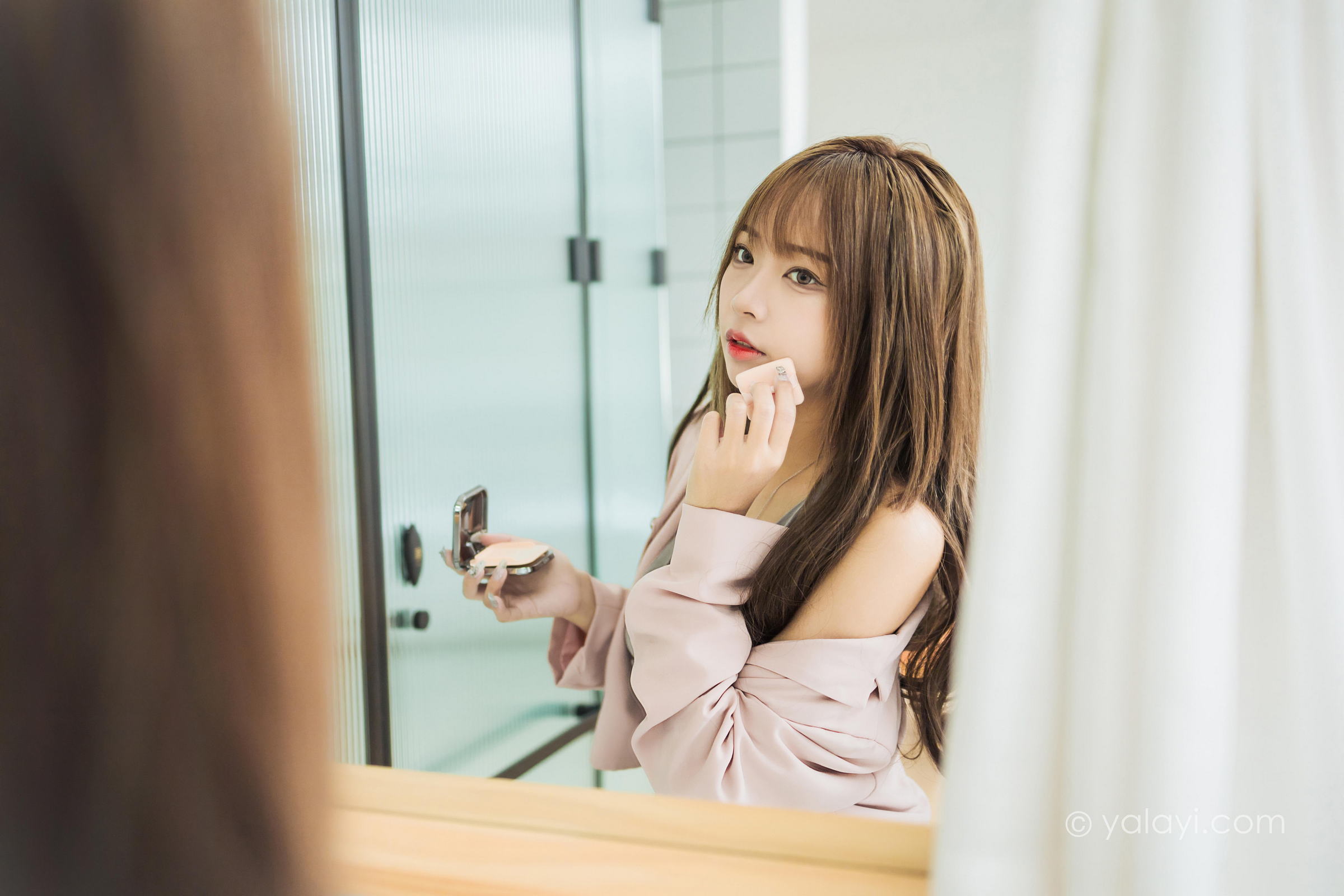 [YALAYI雅拉伊]2022.05.23 试镜 阿禾 粉色外套与灰色被服加灰色短裙清纯写真集第6张