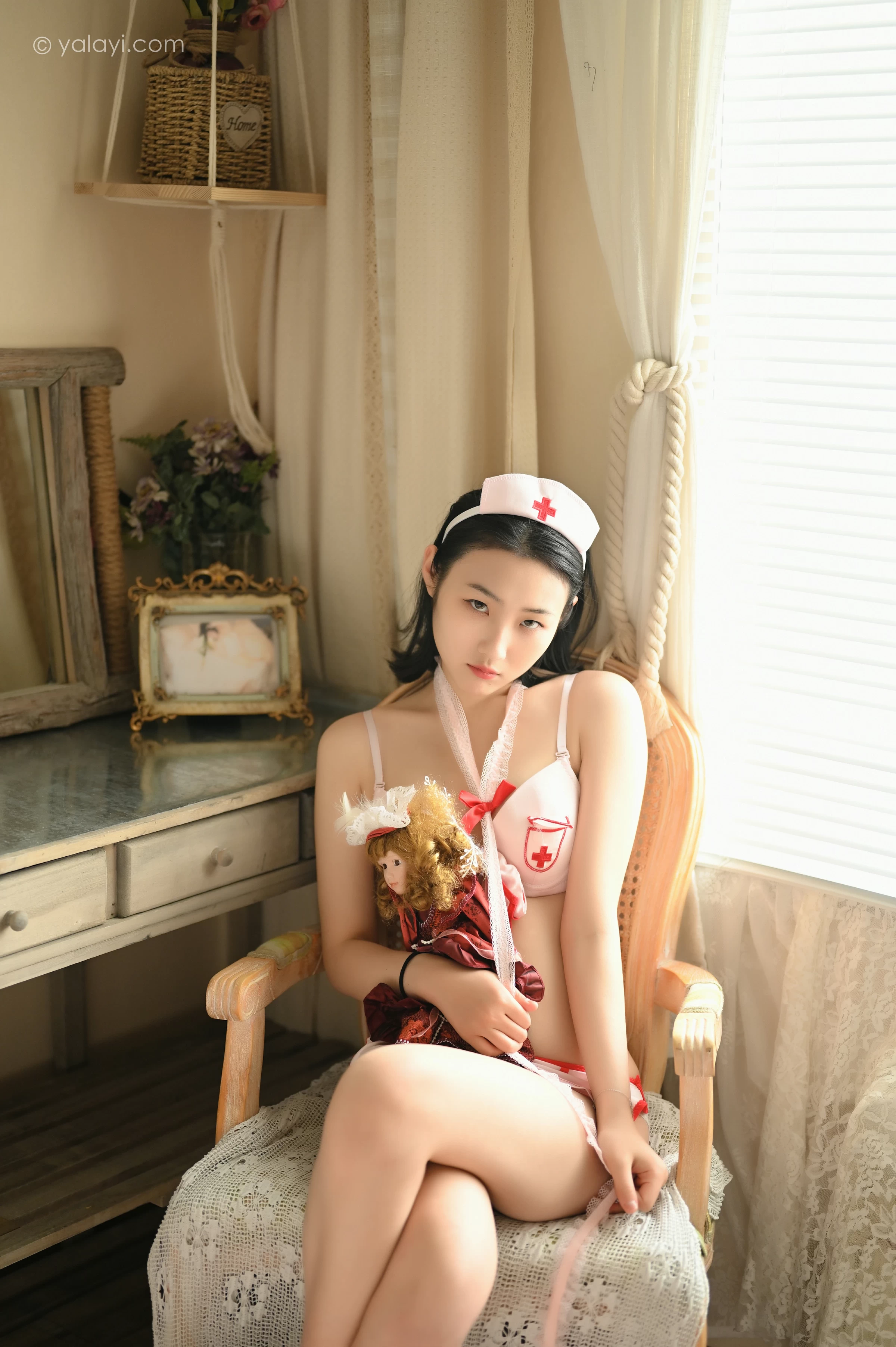 [YALAYI雅拉伊]2021.12.07 讨你喜欢 沈伊 性感情趣女护士制服内衣私房写真集第1张