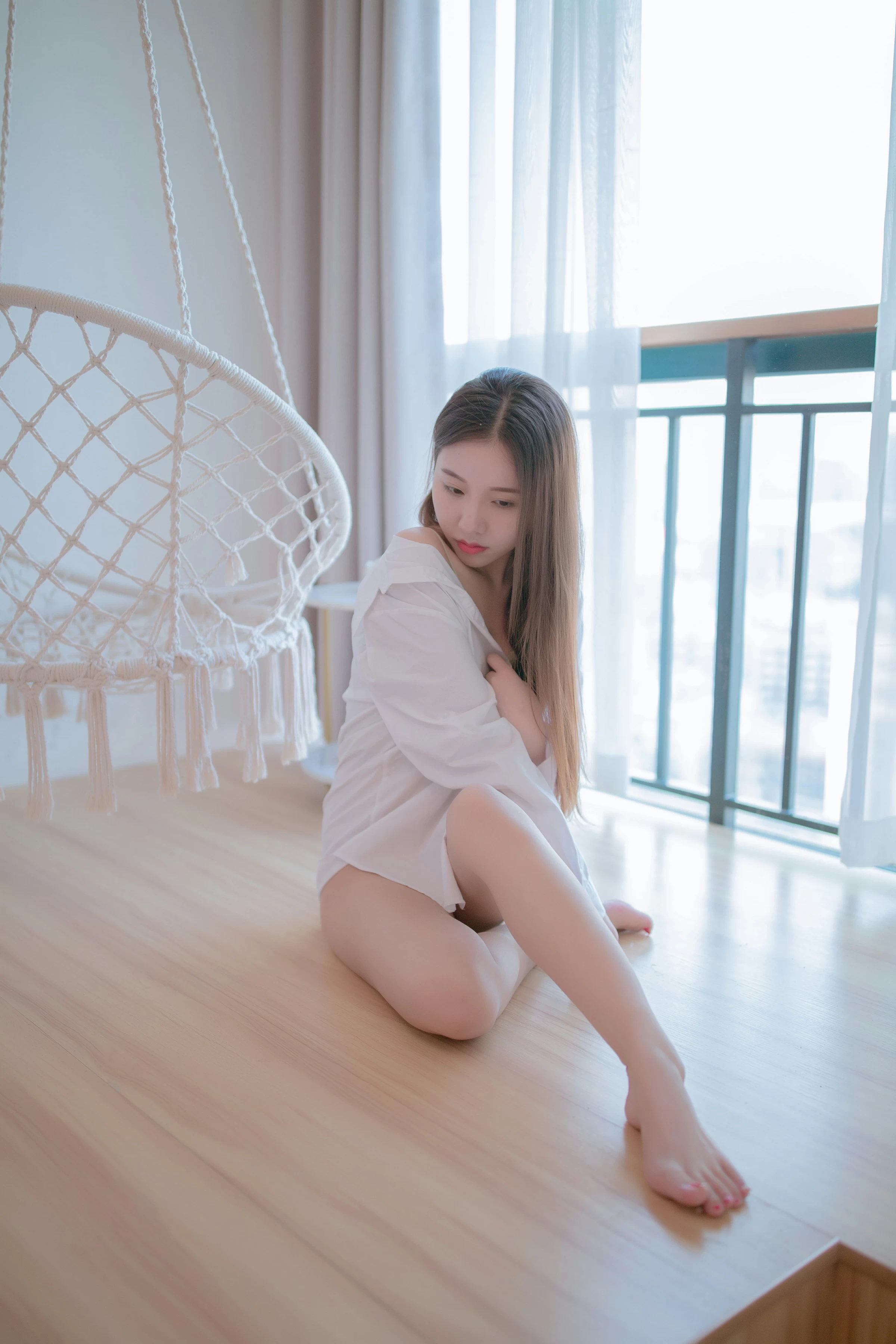 [YALAYI雅拉伊]NO.725 《空房》 秦语 白色衬衫居家性感写真集第6张