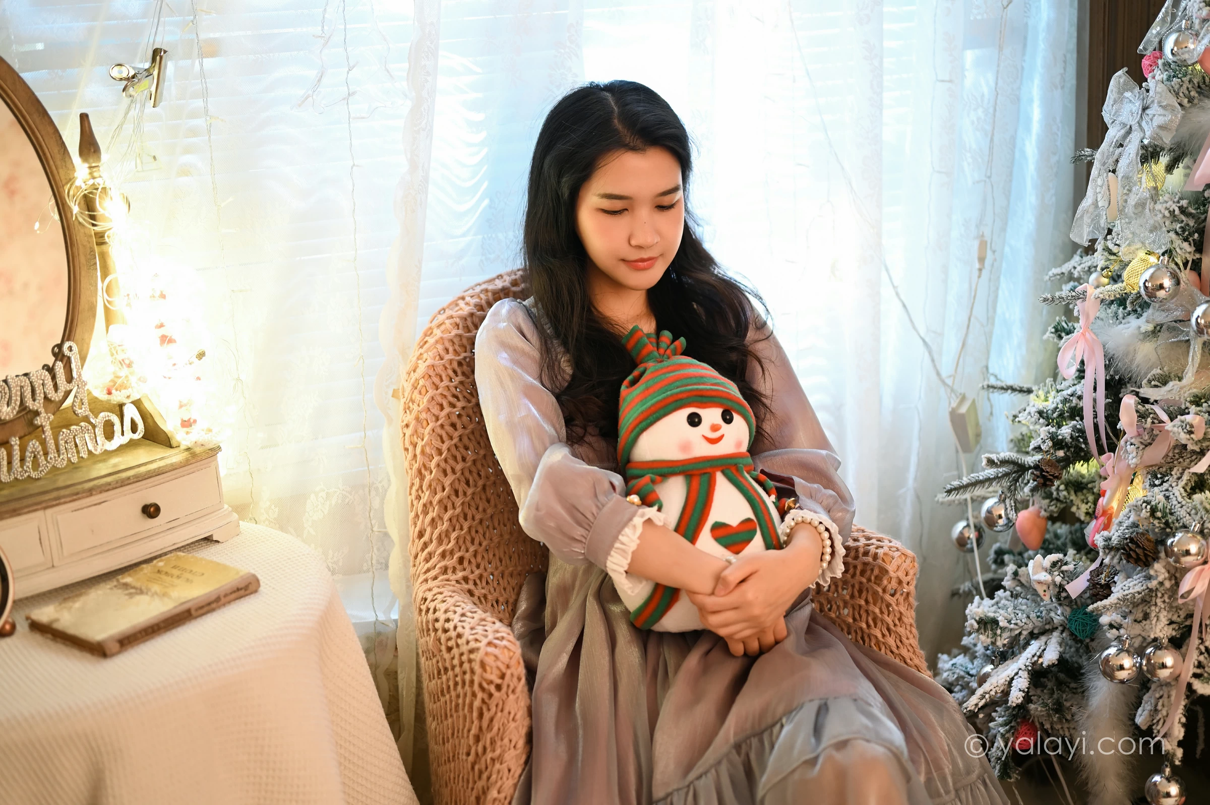 [YALAYI雅拉伊]NO.744 《平安夜有我》 虞艺 灰色透视公主制服裙写真第5张