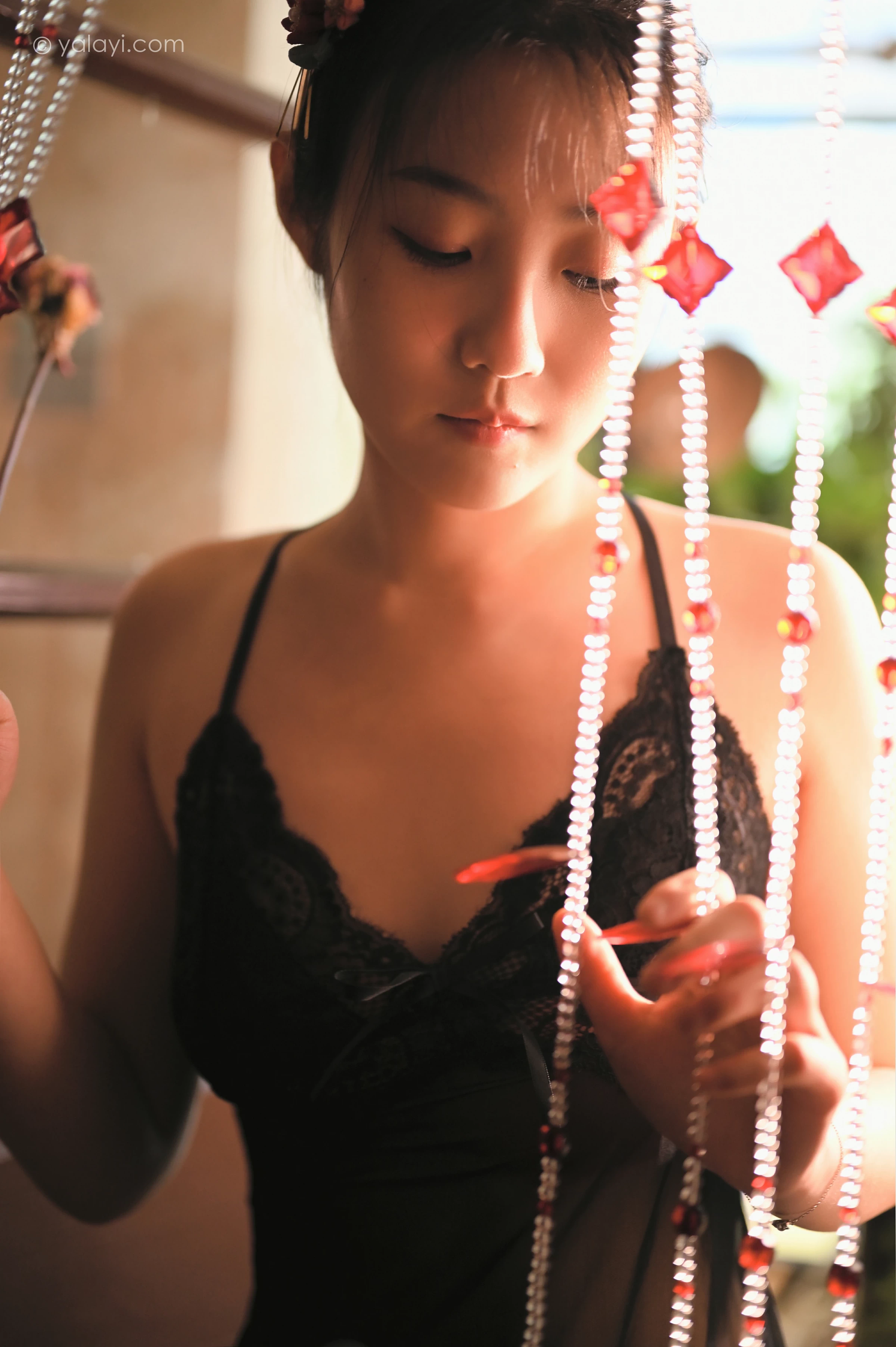 [YALAYI雅拉伊]NO.673 《剪烛西窗》 沈伊 黑色吊带蕾丝睡衣裙性感私房写真集第10张