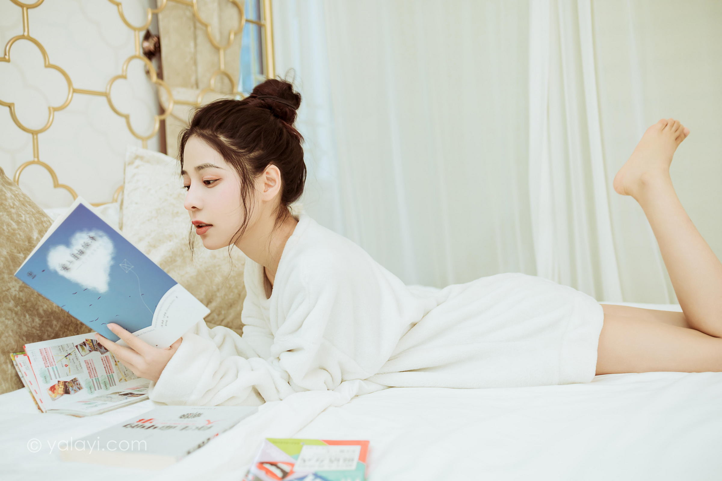 [YALAYI雅拉伊]2022.03.02 恋爱日常 诗咏 白色连身毛衣居家清纯写真集第4张