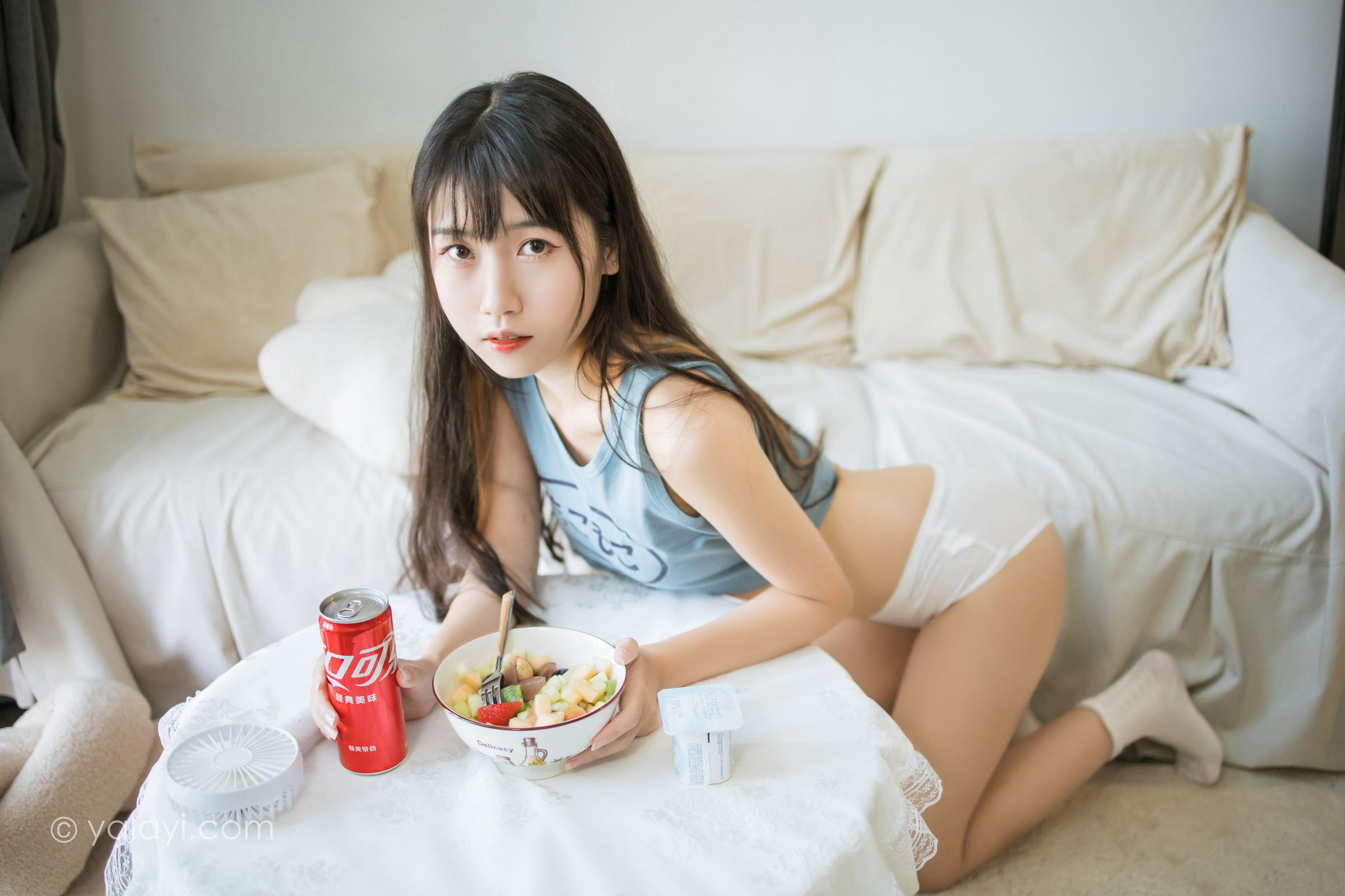 [YALAYI雅拉伊]2022.02.09 闲居在家 弈思 灰色小背心加白色绵袜居家清纯写真集第4张