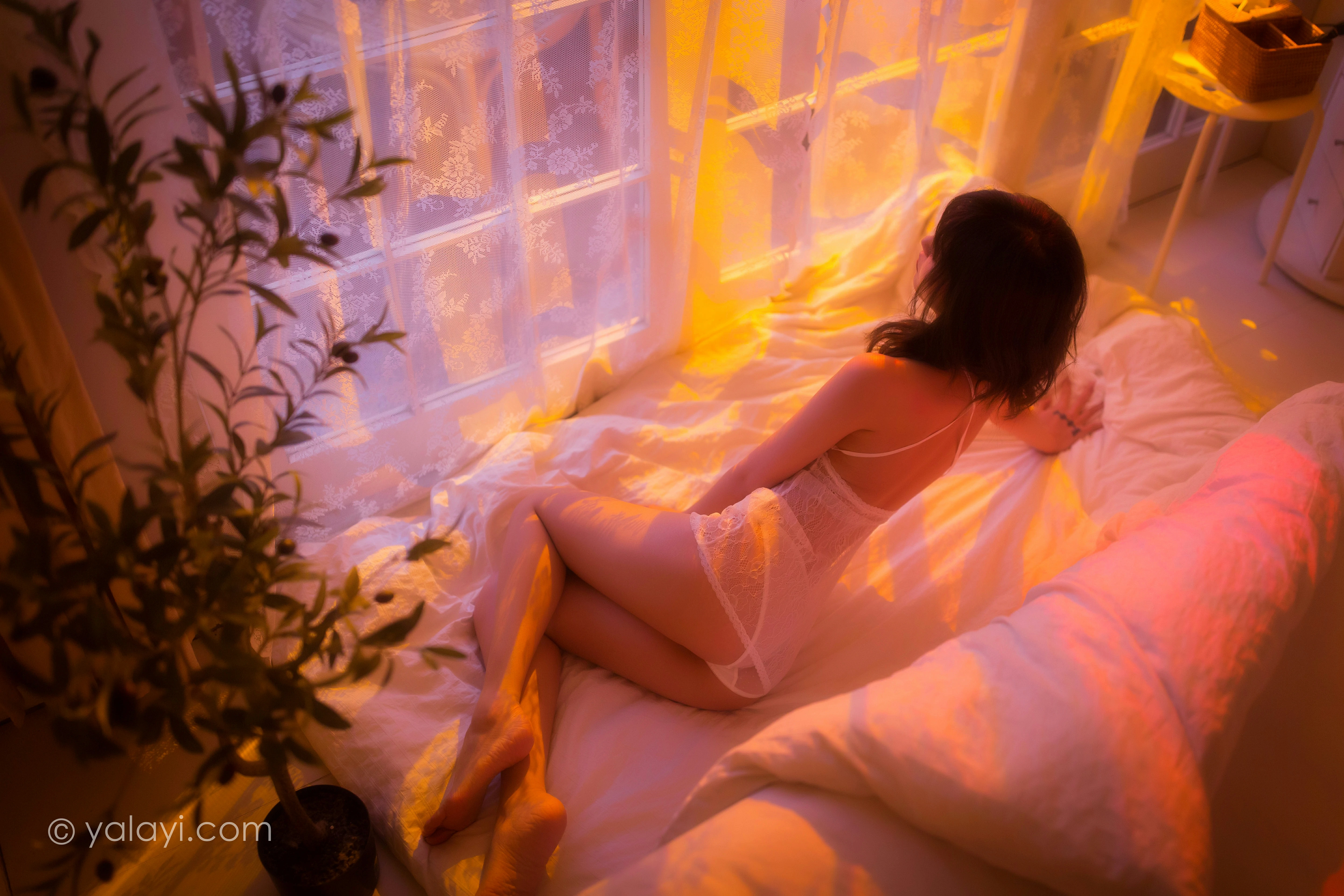 [YALAYI雅拉伊]NO.779 凝想之痕 臻儿 白色透视情趣蕾丝内衣性感私房写真集第7张