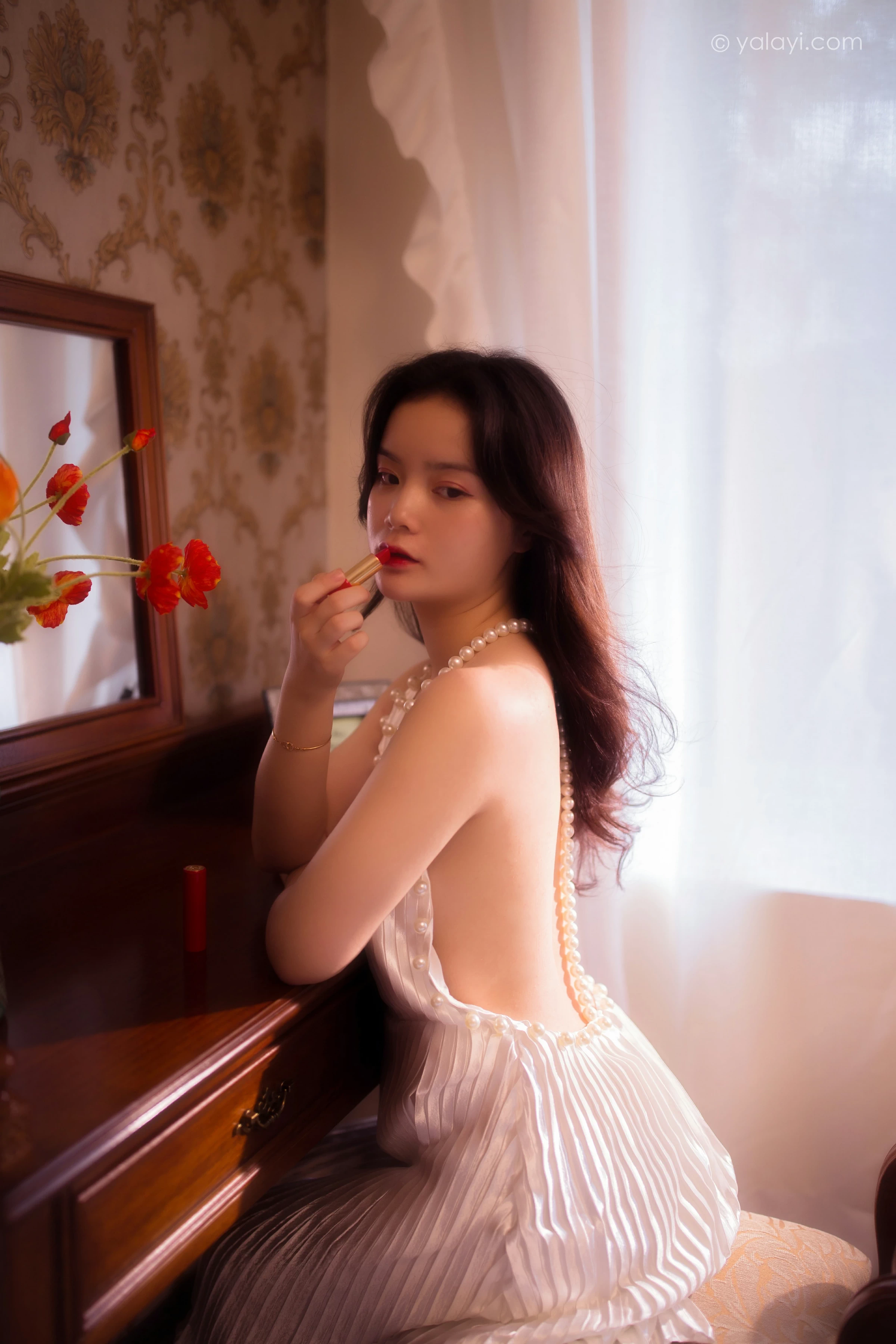 [YALAYI雅拉伊]NO.675 《月亮公主》 珍珠 白色吊脖裸背连衣裙性感私房写真集第5张