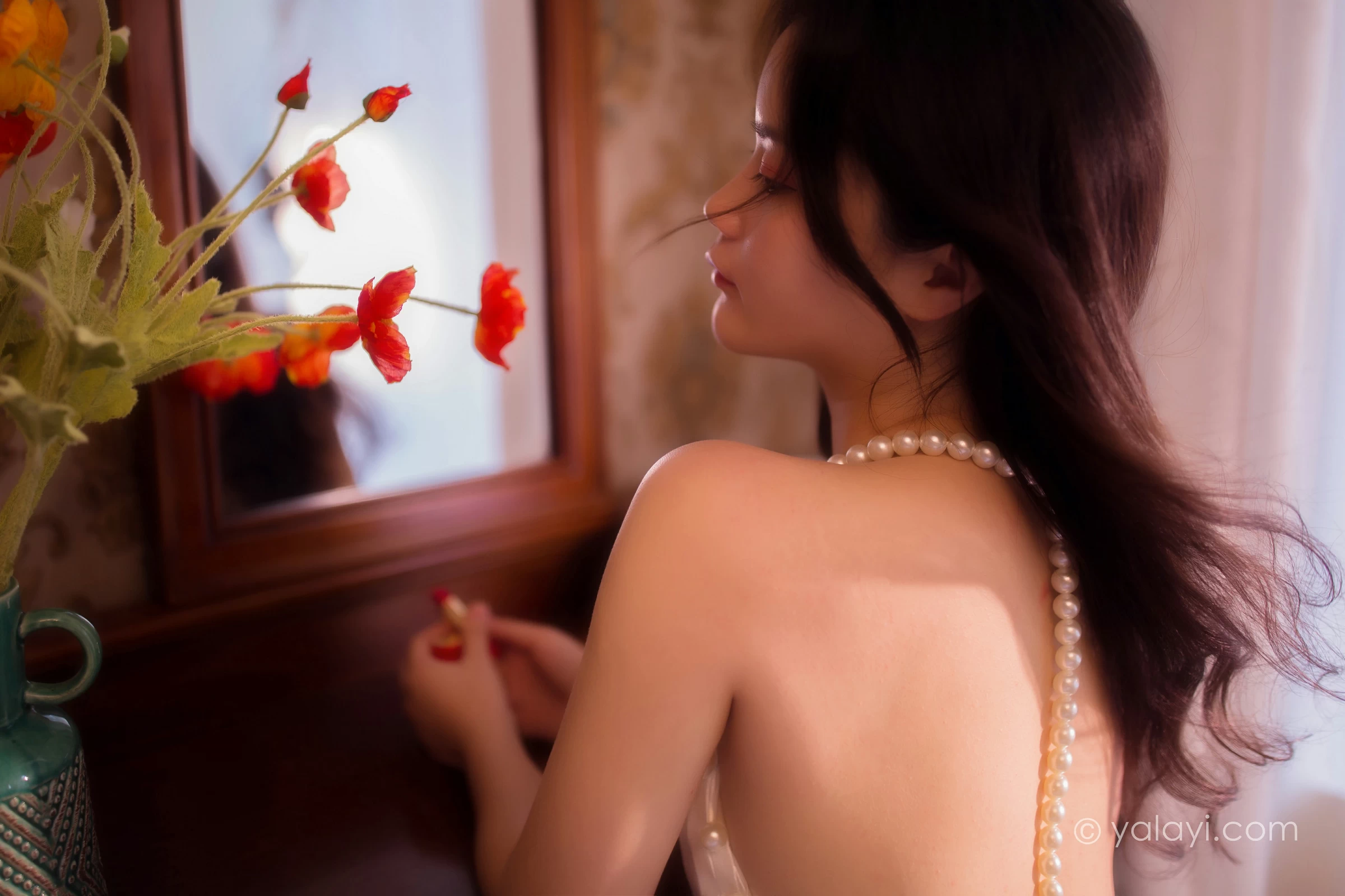 [YALAYI雅拉伊]NO.675 《月亮公主》 珍珠 白色吊脖裸背连衣裙性感私房写真集第6张