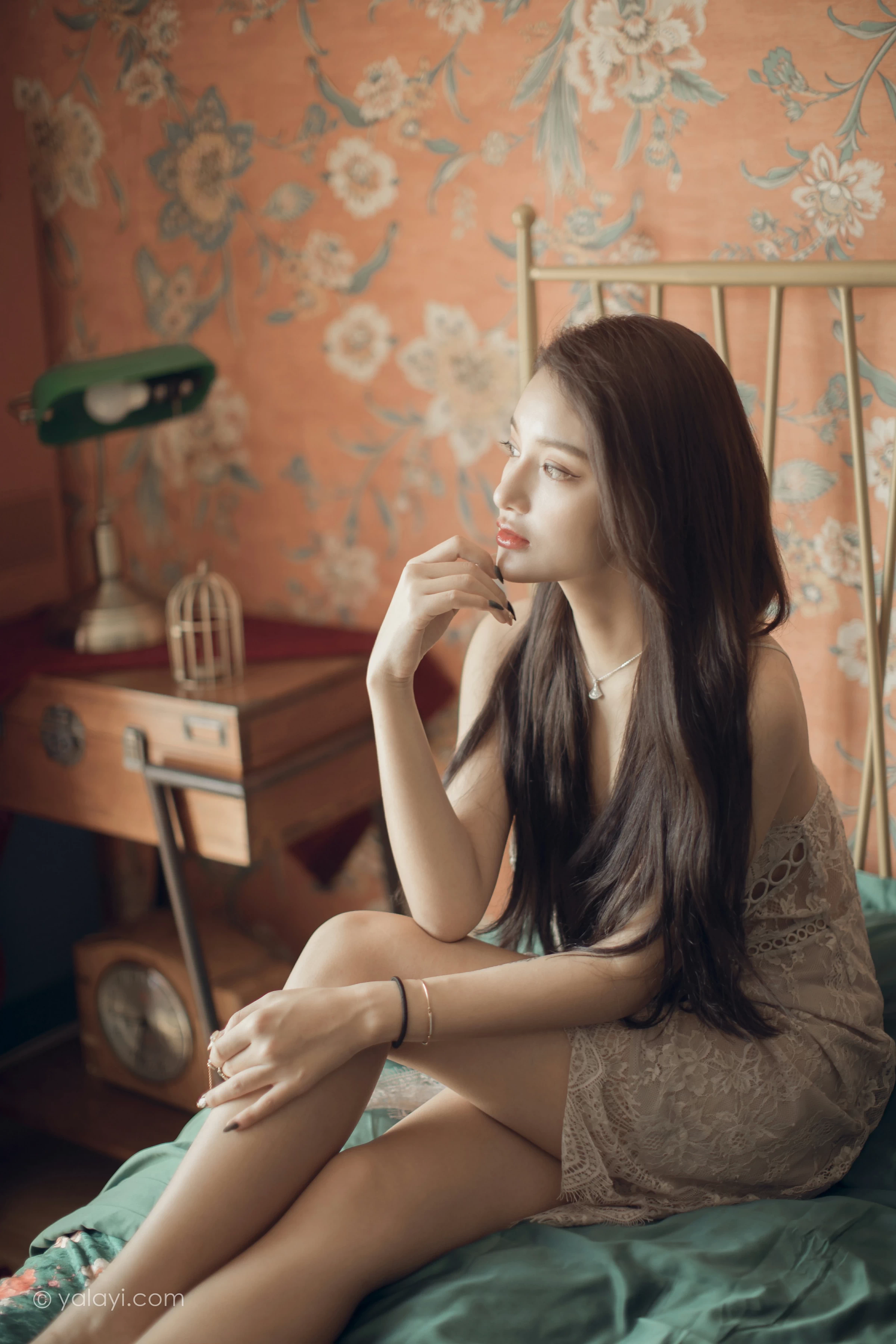 [YALAYI雅拉伊]NO.665 《无问》 刘子炀 白色透视蕾丝连衣裙性感私房写真集第7张