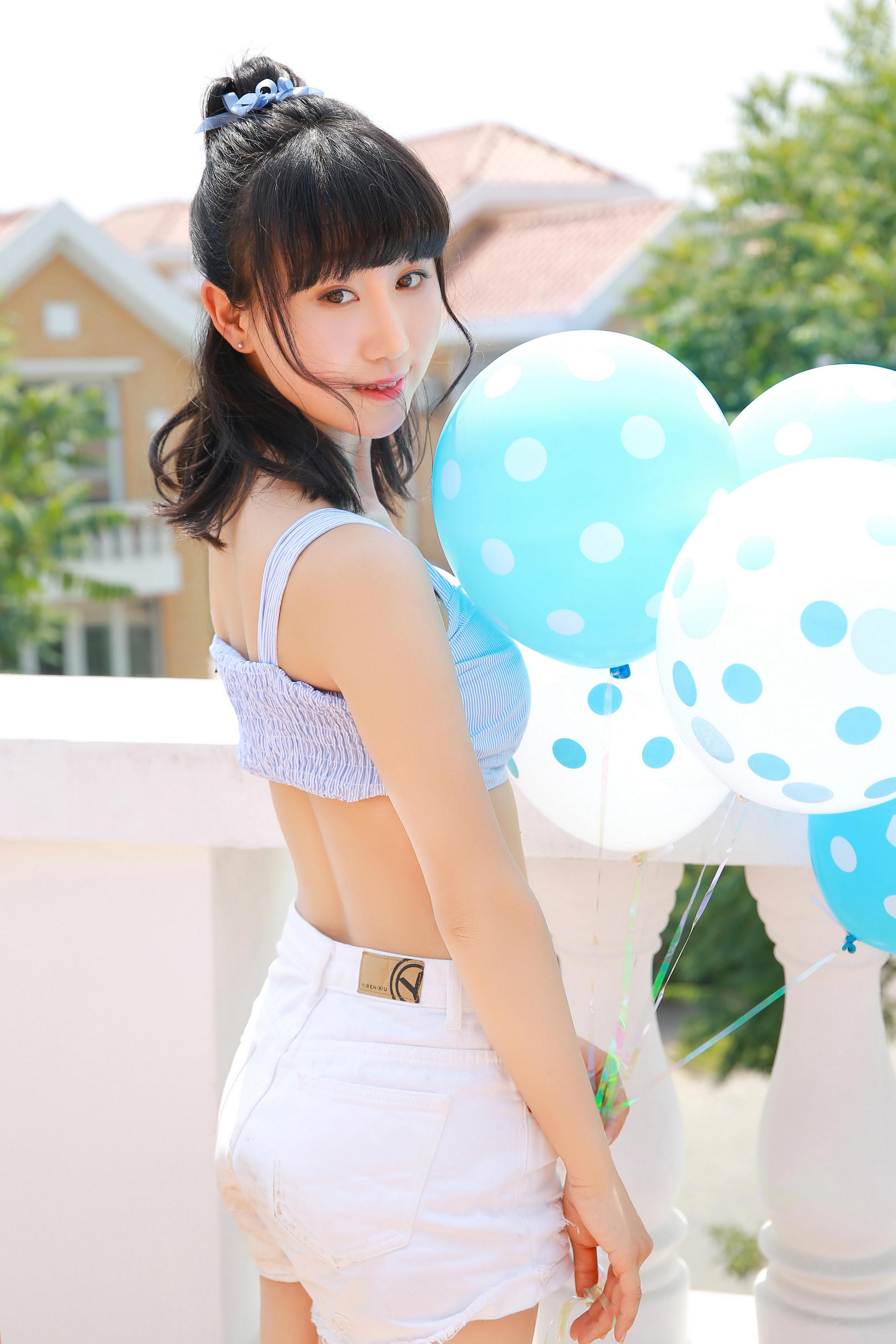 [YALAYI雅拉伊]2022.06.28 青春时光 阳光少女 白色短裤加小背心与粉色吊带蕾丝舞蹈裙清纯写真集第4张