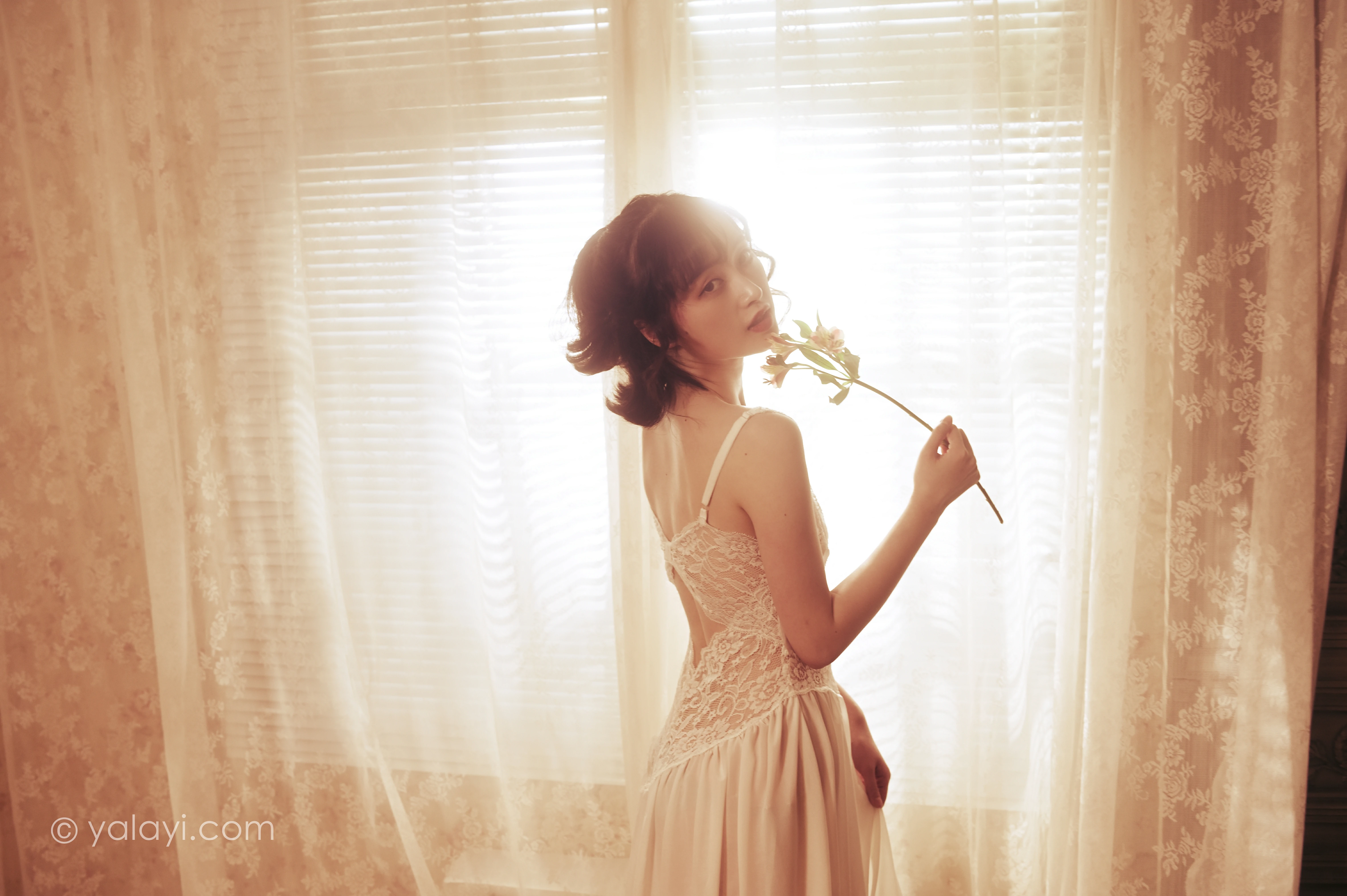 [YALAYI雅拉伊]NO.780 也曾优雅 京京 白色透视蕾丝连衣裙性感写真集第8张