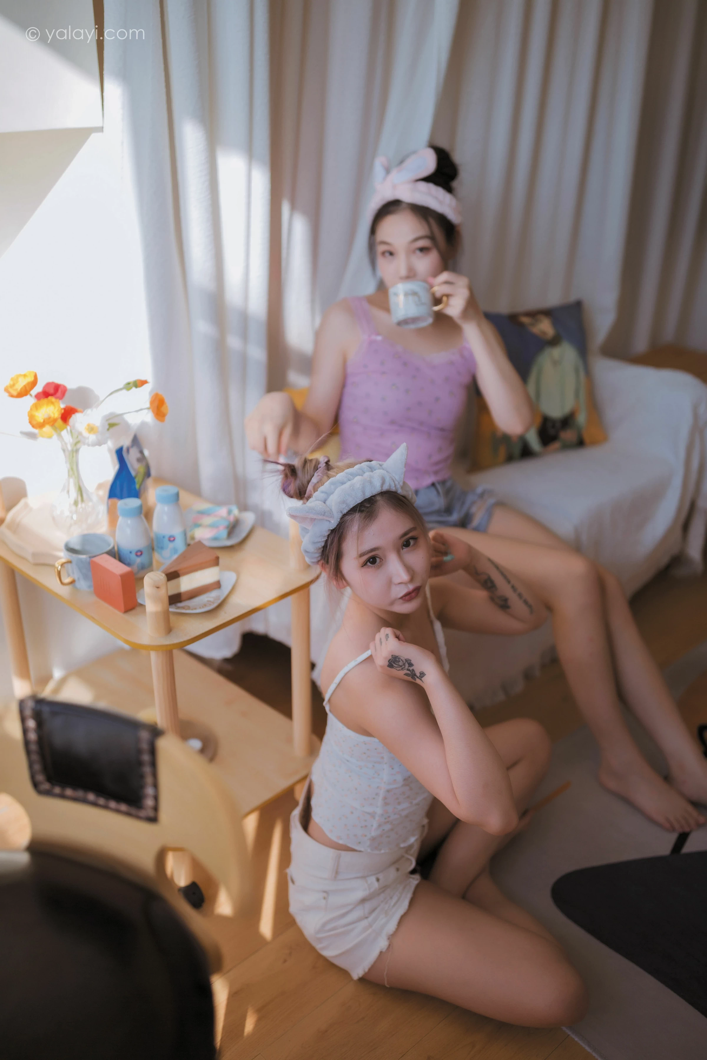 [YALAYI雅拉伊]NO.728 《另一个我》 左木 梦涵 性感小背心加短裤居家私房写真集第5张