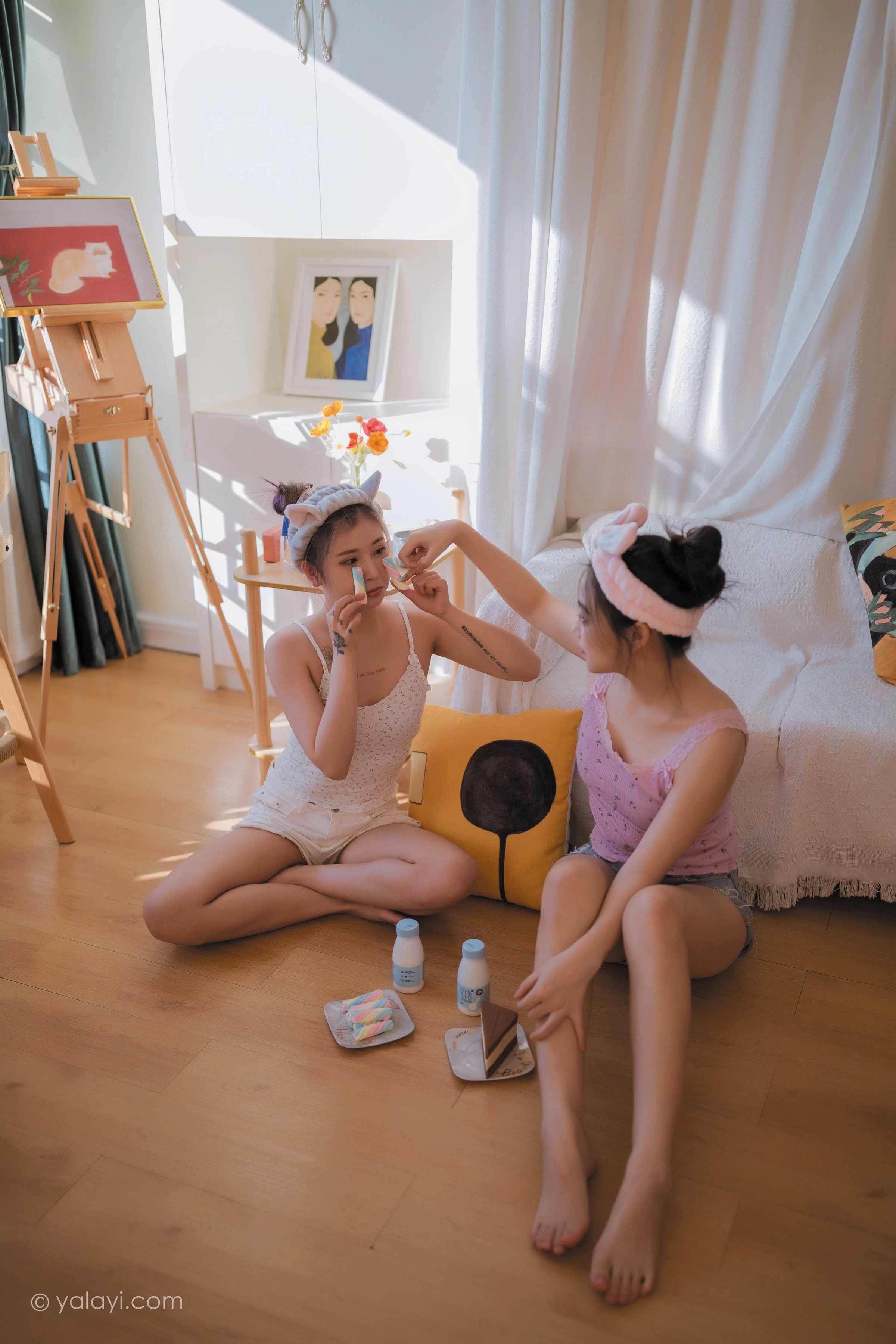 [YALAYI雅拉伊]NO.728 《另一个我》 左木 梦涵 性感小背心加短裤居家私房写真集第6张