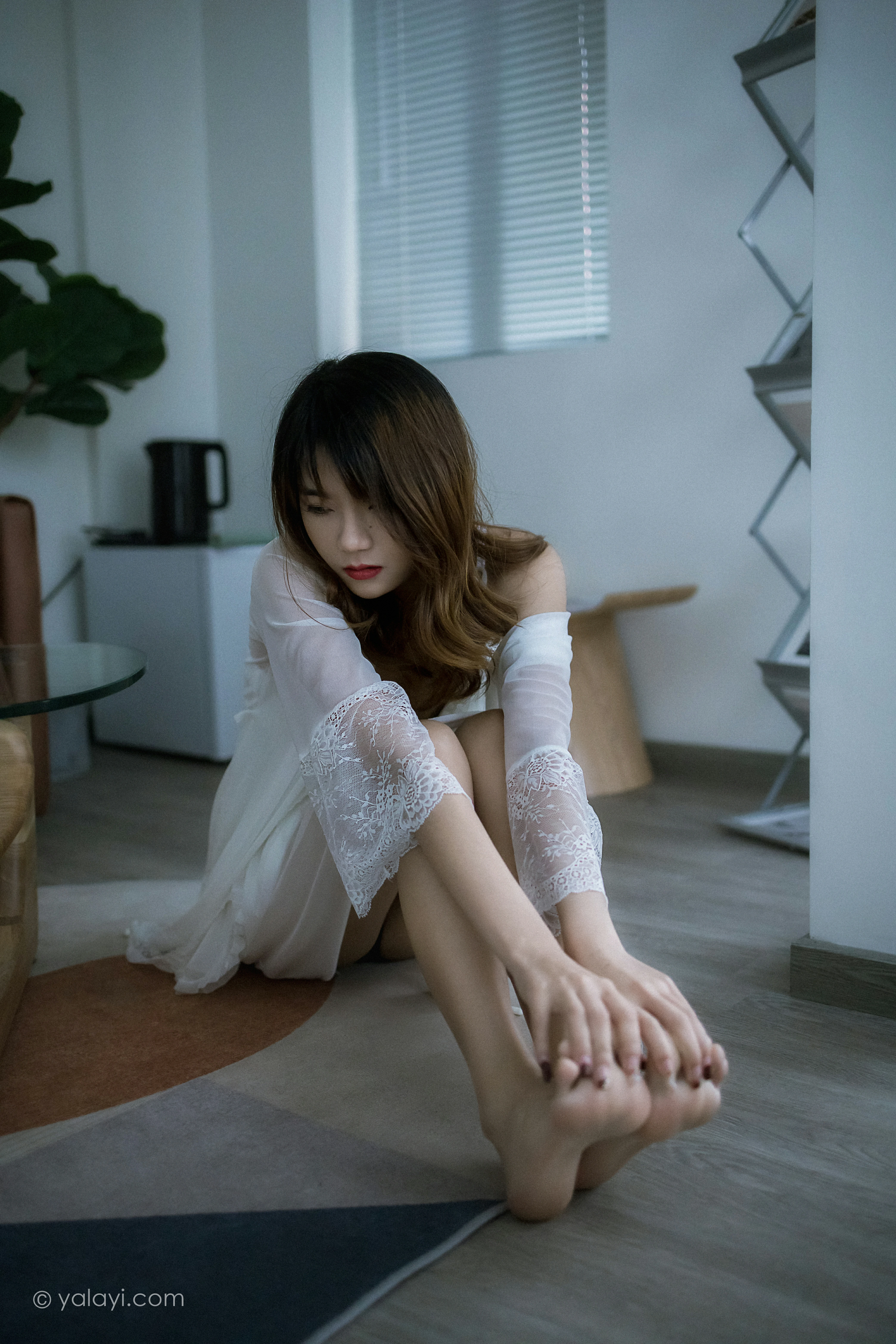 [YALAYI雅拉伊]NO.759 灰色空间 樊梵 白色透视蕾丝睡衣性感私房写真集第13张