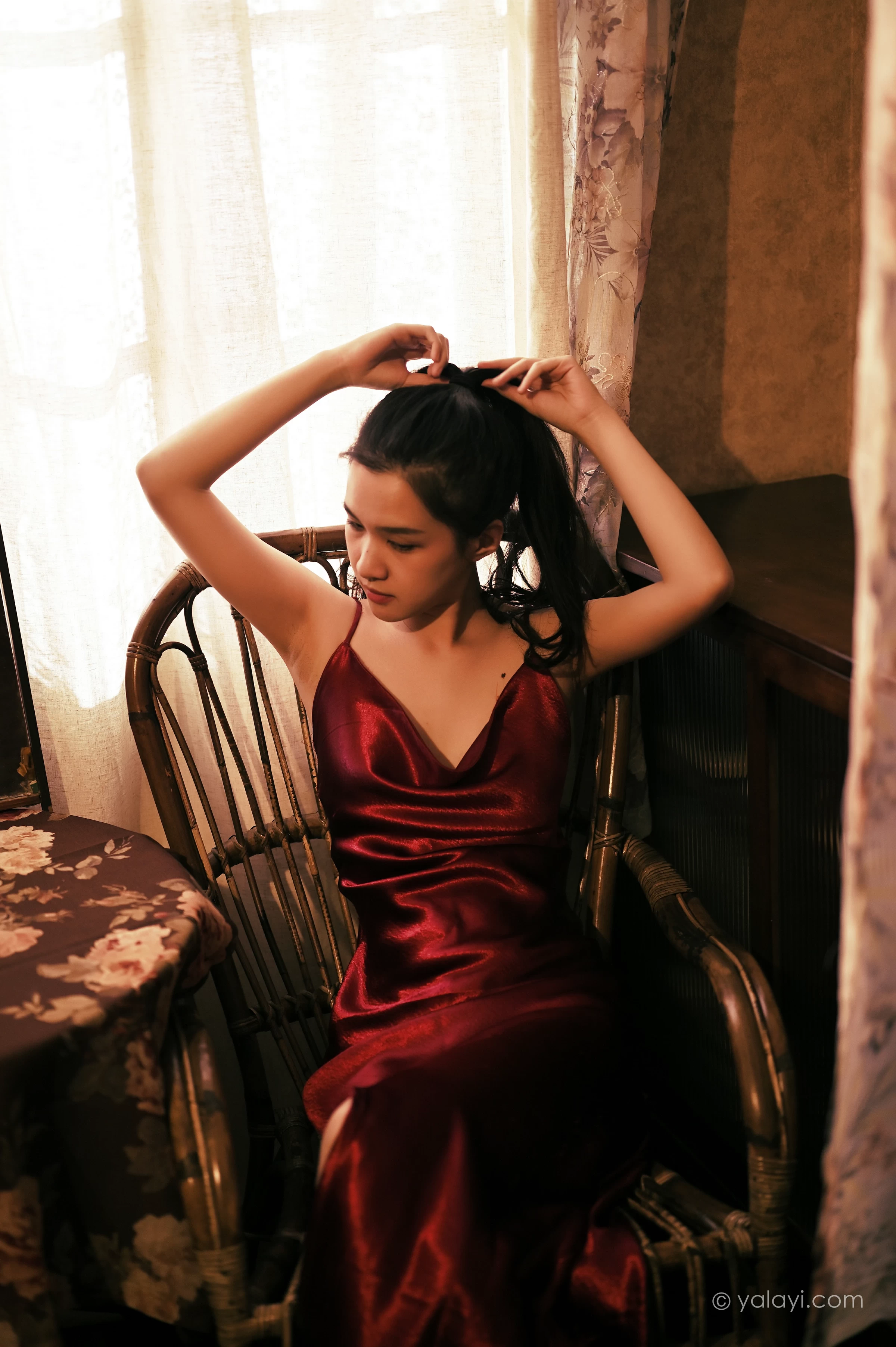 [YALAYI雅拉伊]NO.746 《岁月静好》 方岚 红色吊带裸背连衣裙性感写真集第7张