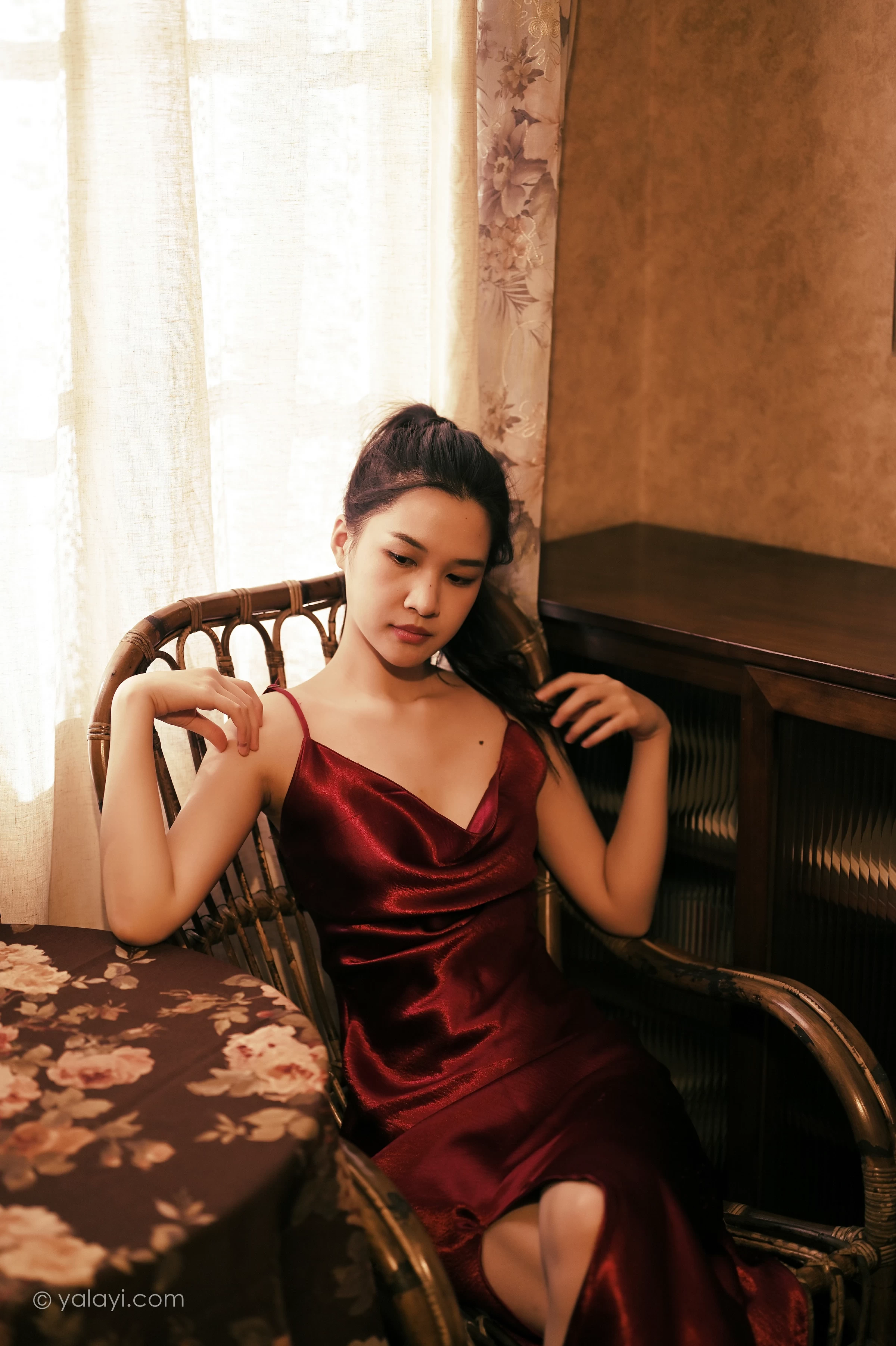 [YALAYI雅拉伊]NO.746 《岁月静好》 方岚 红色吊带裸背连衣裙性感写真集第18张