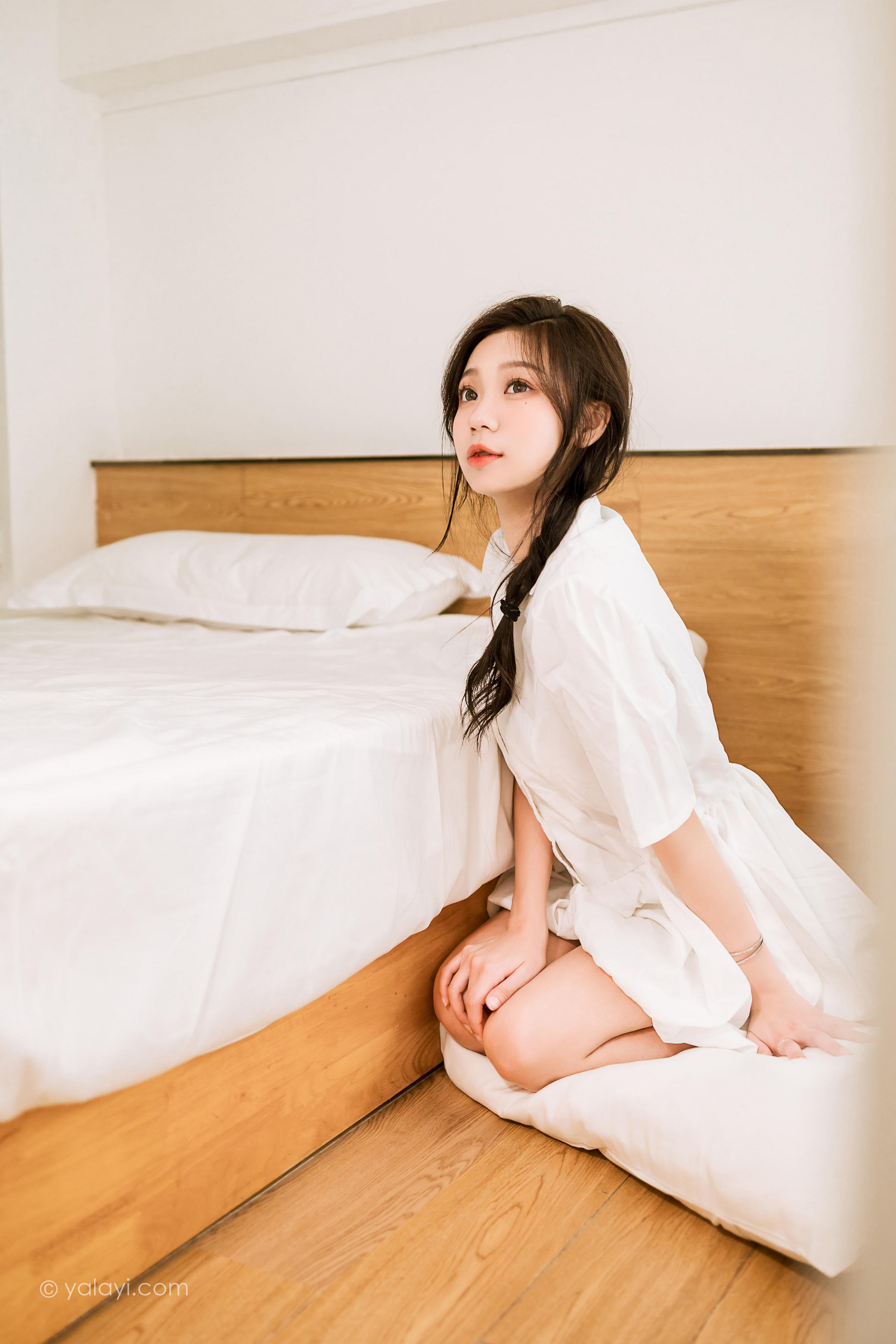 [YALAYI雅拉伊]2022.07.01 好美丽 梓瑶 白色连衣裙居家清纯写真集第7张