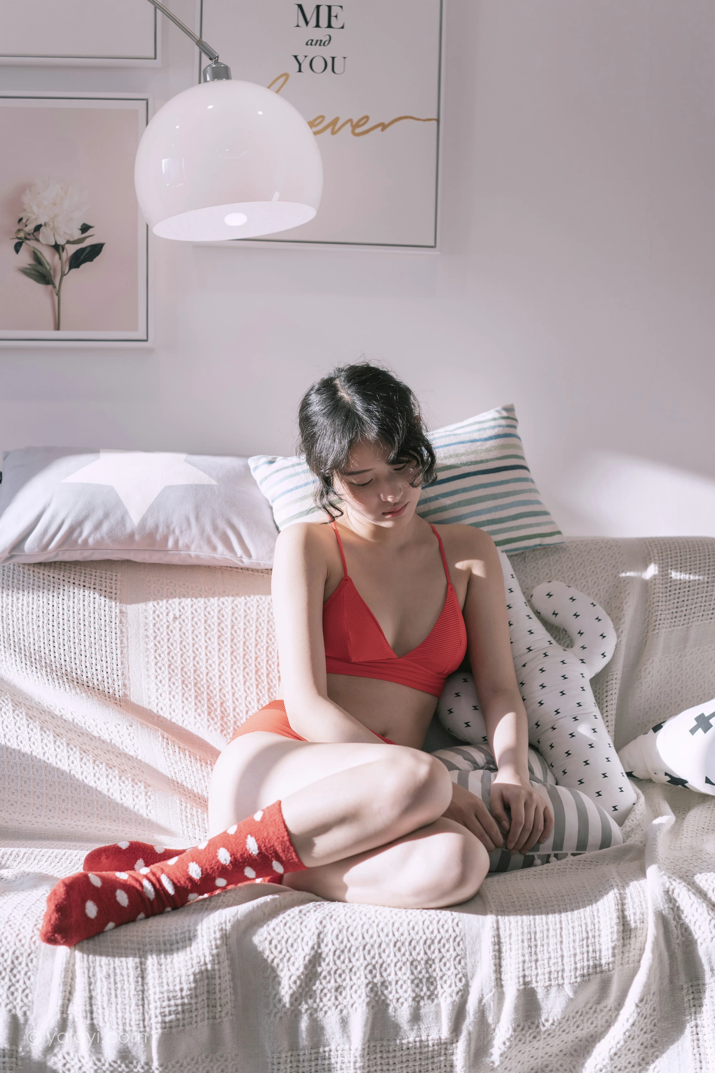 [YALAYI雅拉伊]NO.666 《太委屈》 西子 红色内衣居家私房写真集第1张