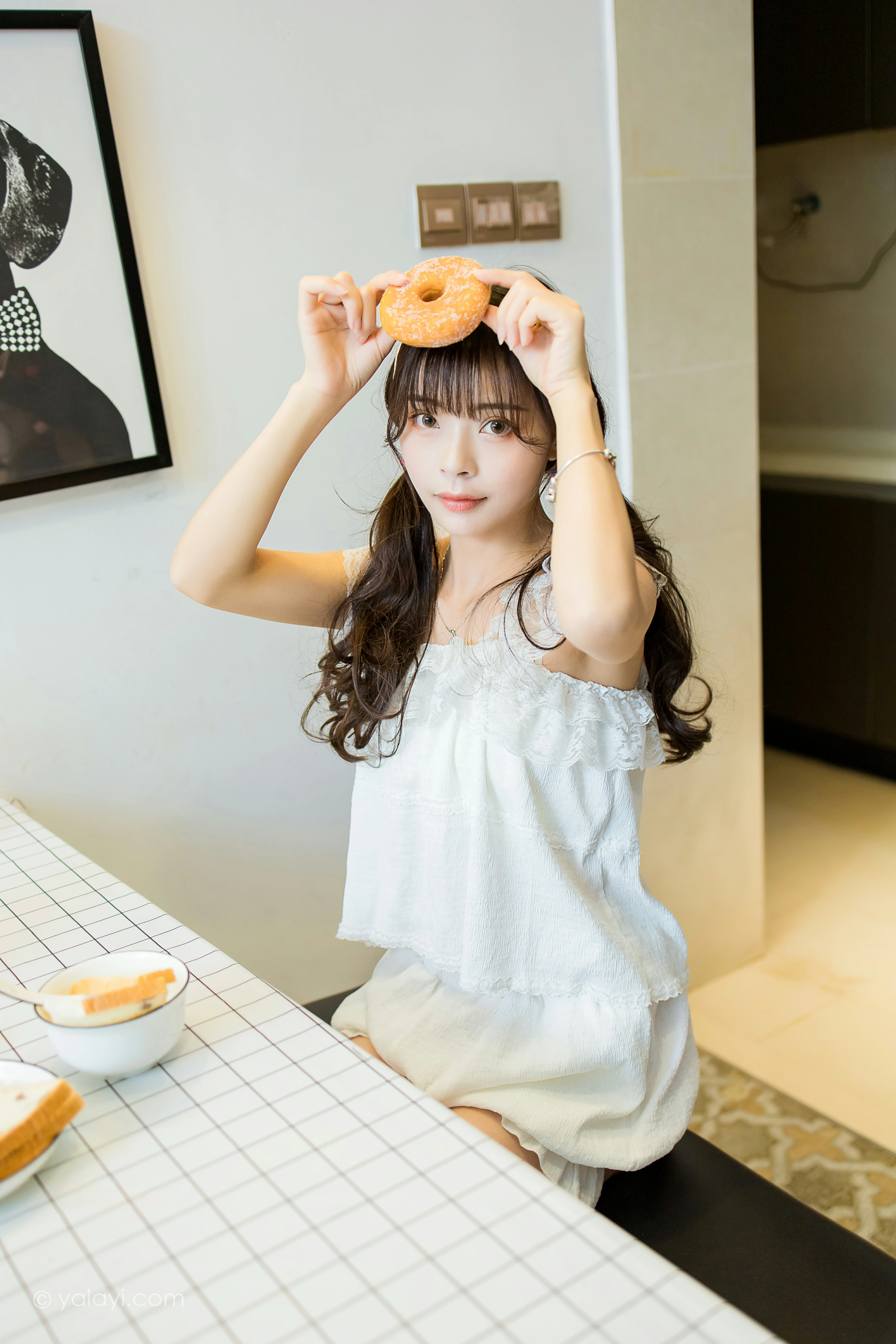 [YALAYI雅拉伊]NO.786 美好时光 程小蝶 白色蕾丝睡衣加短裤性感私房写真集第3张