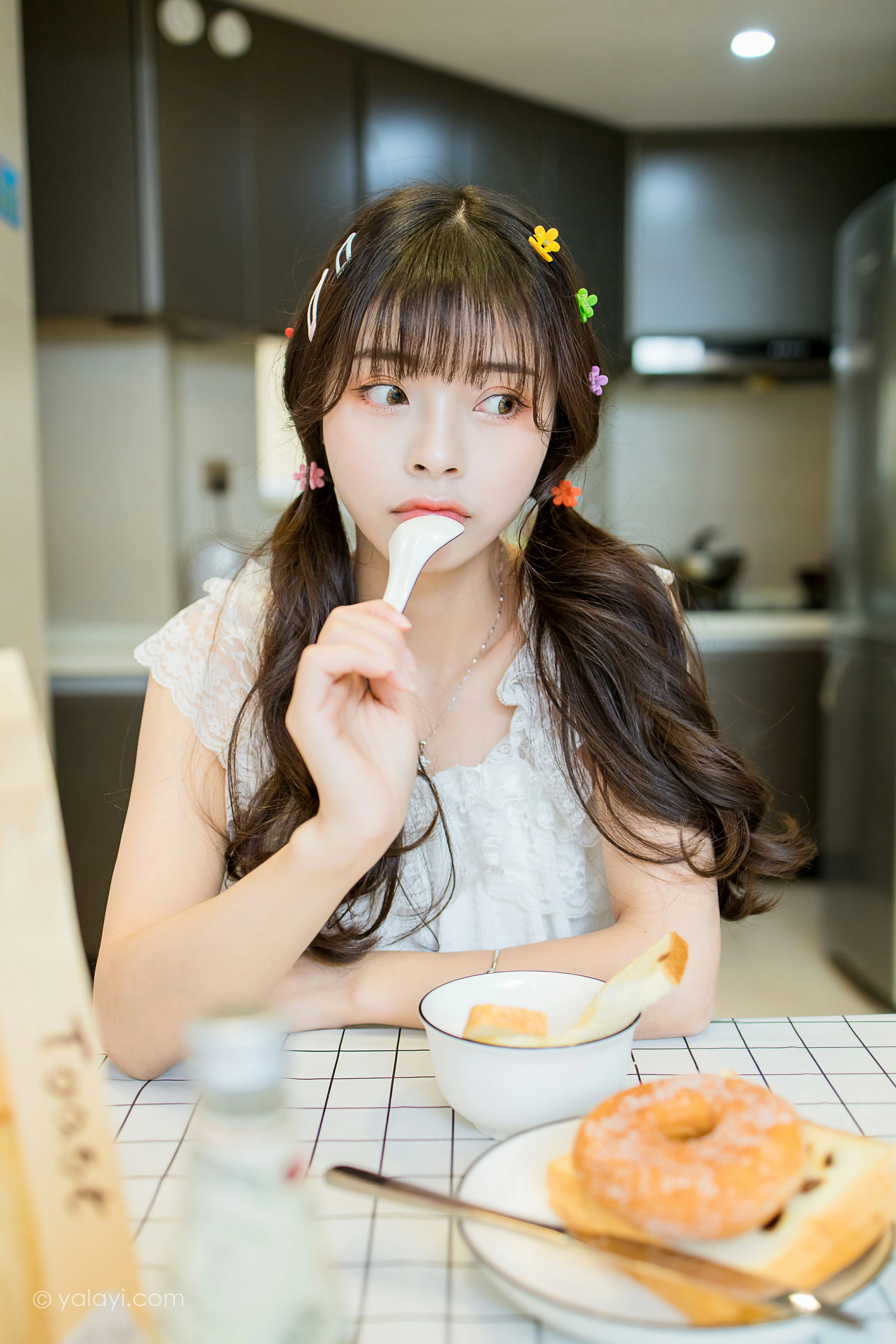 [YALAYI雅拉伊]NO.786 美好时光 程小蝶 白色蕾丝睡衣加短裤性感私房写真集第4张