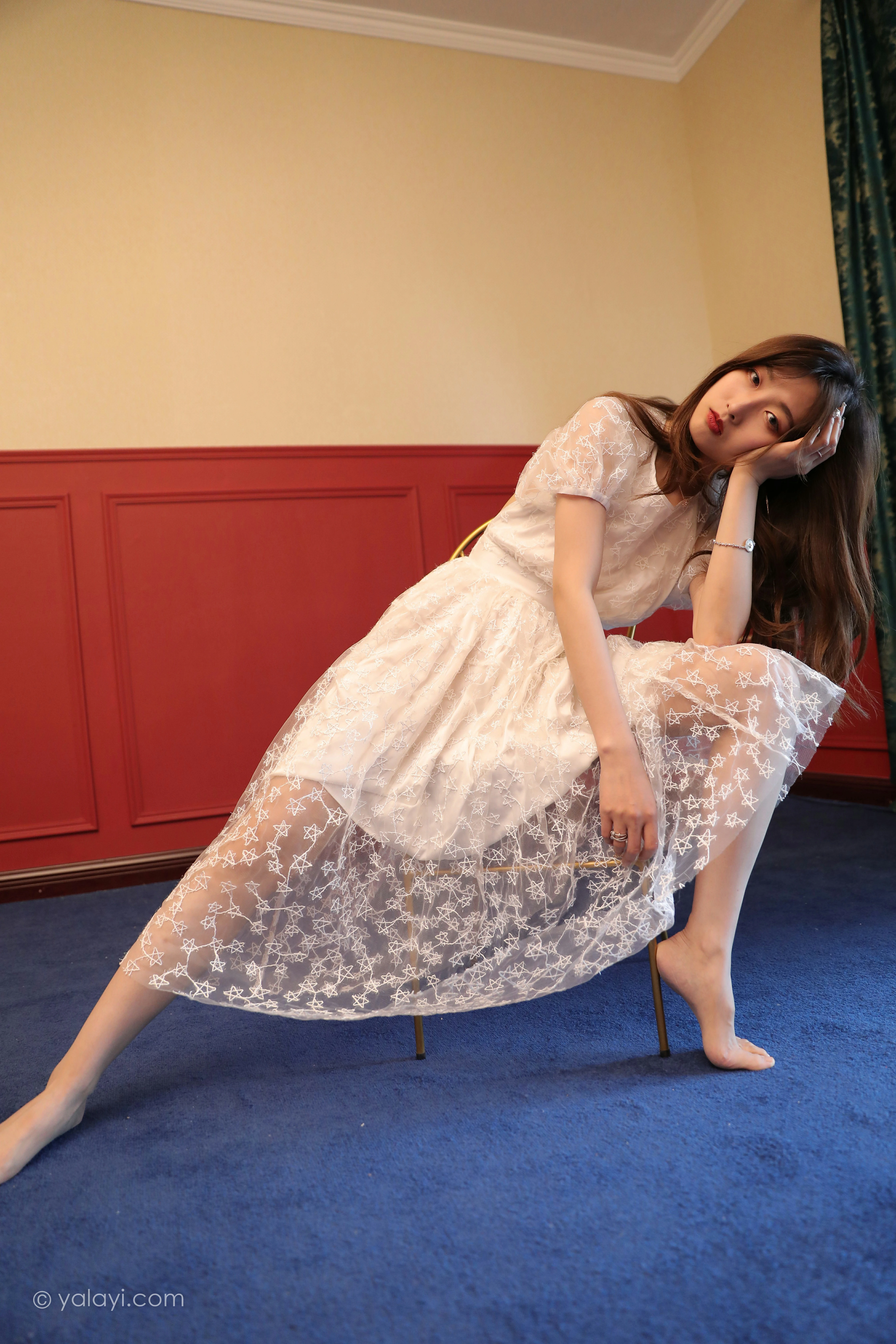 [YALAYI雅拉伊]NO.797 看着你离开 佳佳 白色透视蕾丝连衣裙居家私房写真集第2张